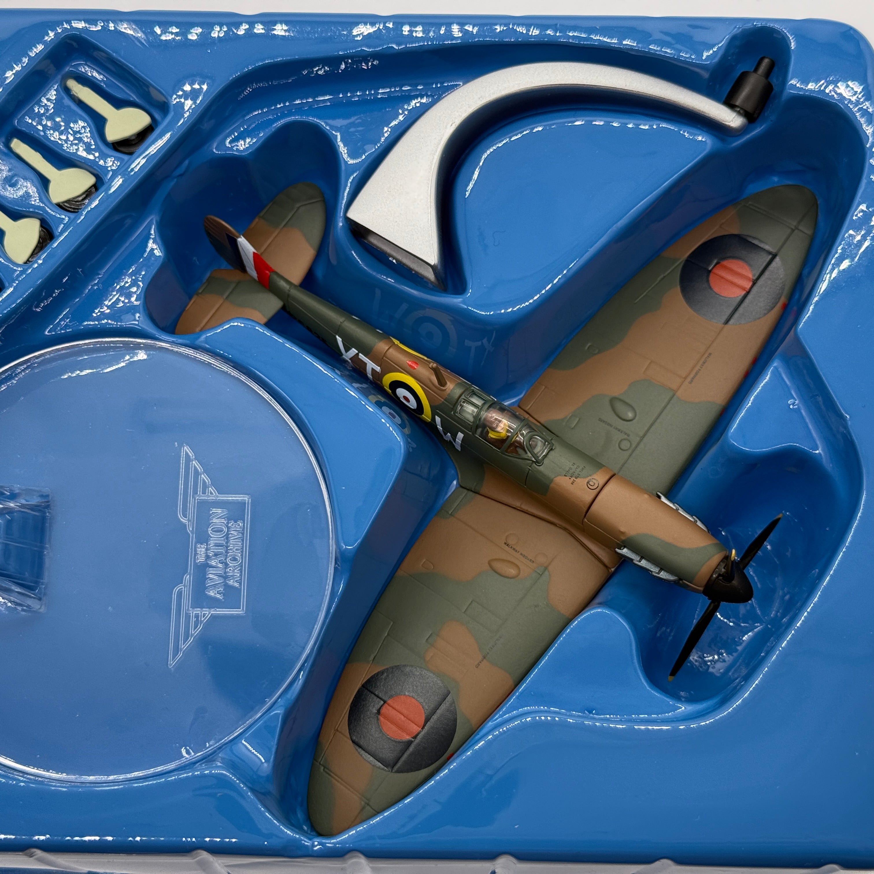 Corgi 49004 1:72 Supermarine Spitfire Mk IA RAF No.603 Sqn R6835 XT-W Brian Carbury Hornchurch Battle of Britain 1940