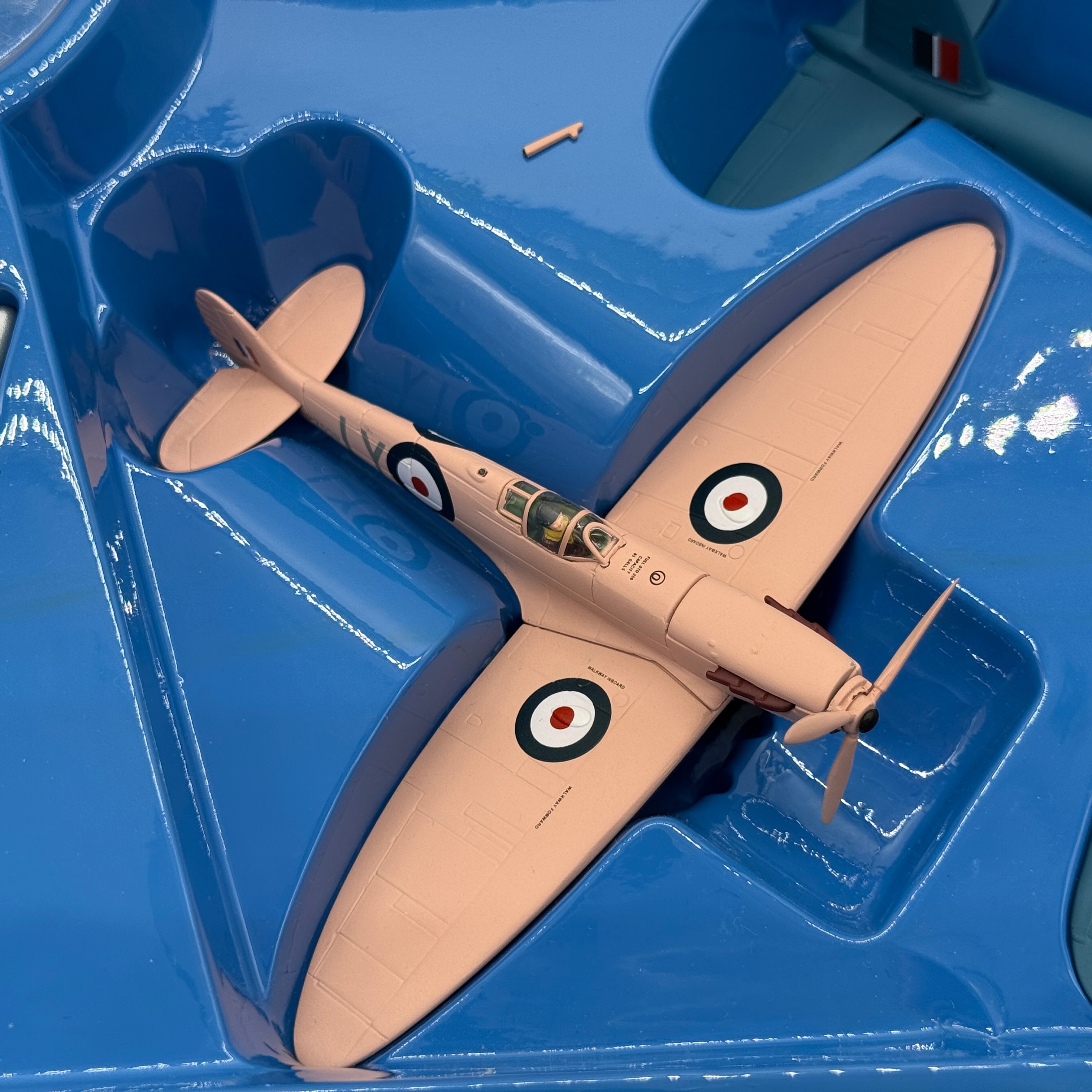 Corgi AA99110 1:72 RAF No.1 PRU Reconnaissance Set Mosquito PR.IV DZ473 and Spitfire PR.VII R7059 RAF Benson