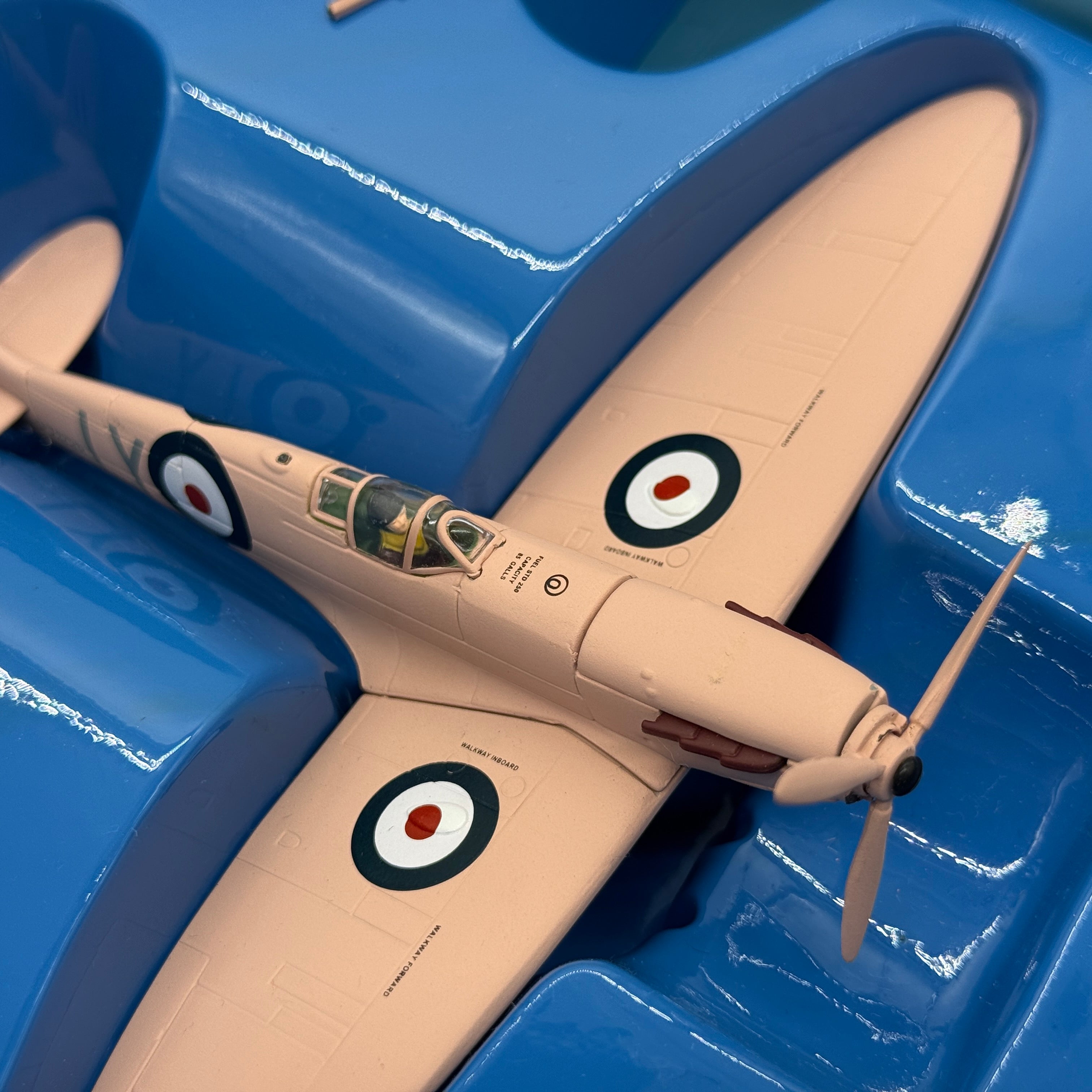 Corgi AA99110 1:72 RAF No.1 PRU Reconnaissance Set Mosquito PR.IV DZ473 and Spitfire PR.VII R7059 RAF Benson