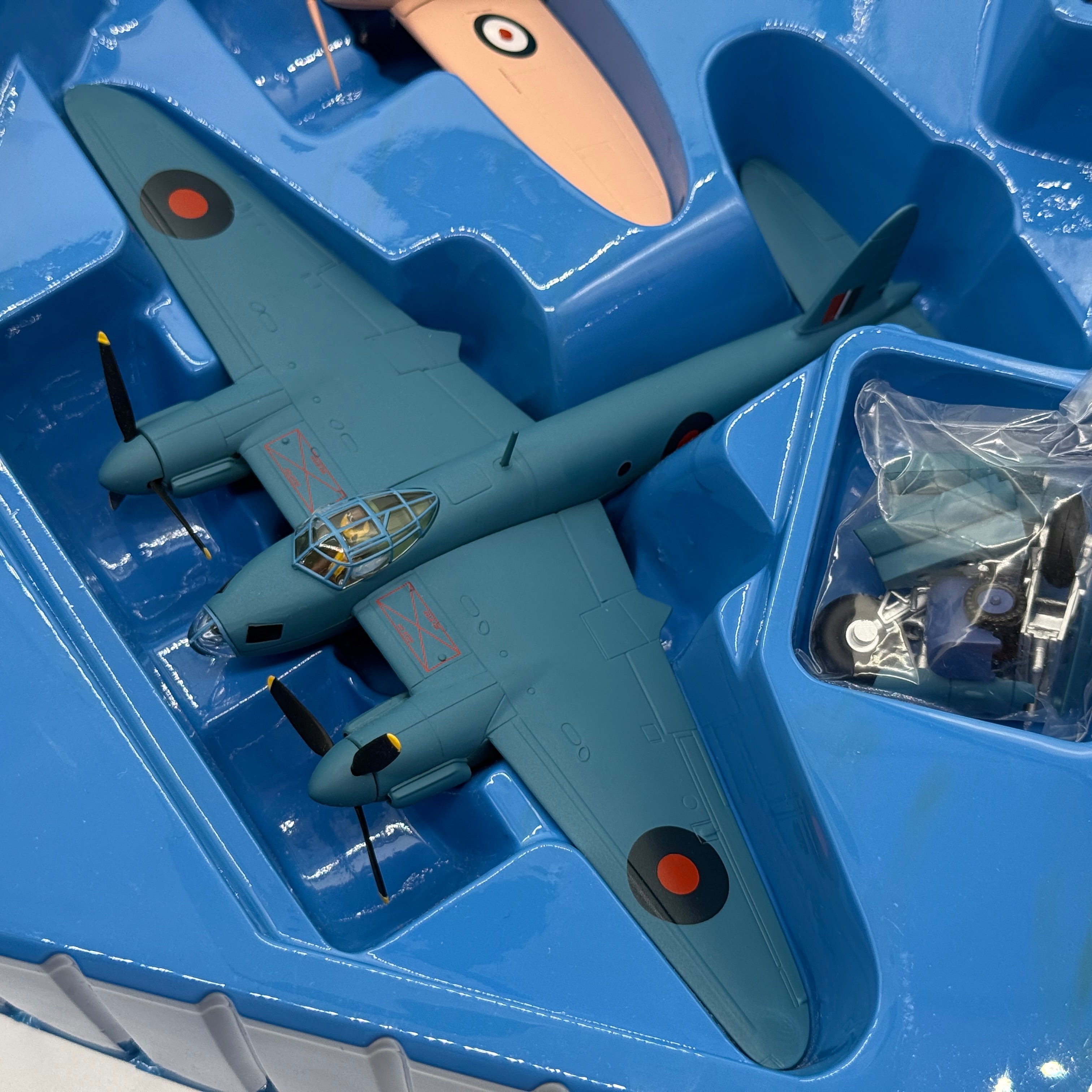 Corgi AA99110 1:72 RAF No.1 PRU Reconnaissance Set Mosquito PR.IV DZ473 and Spitfire PR.VII R7059 RAF Benson