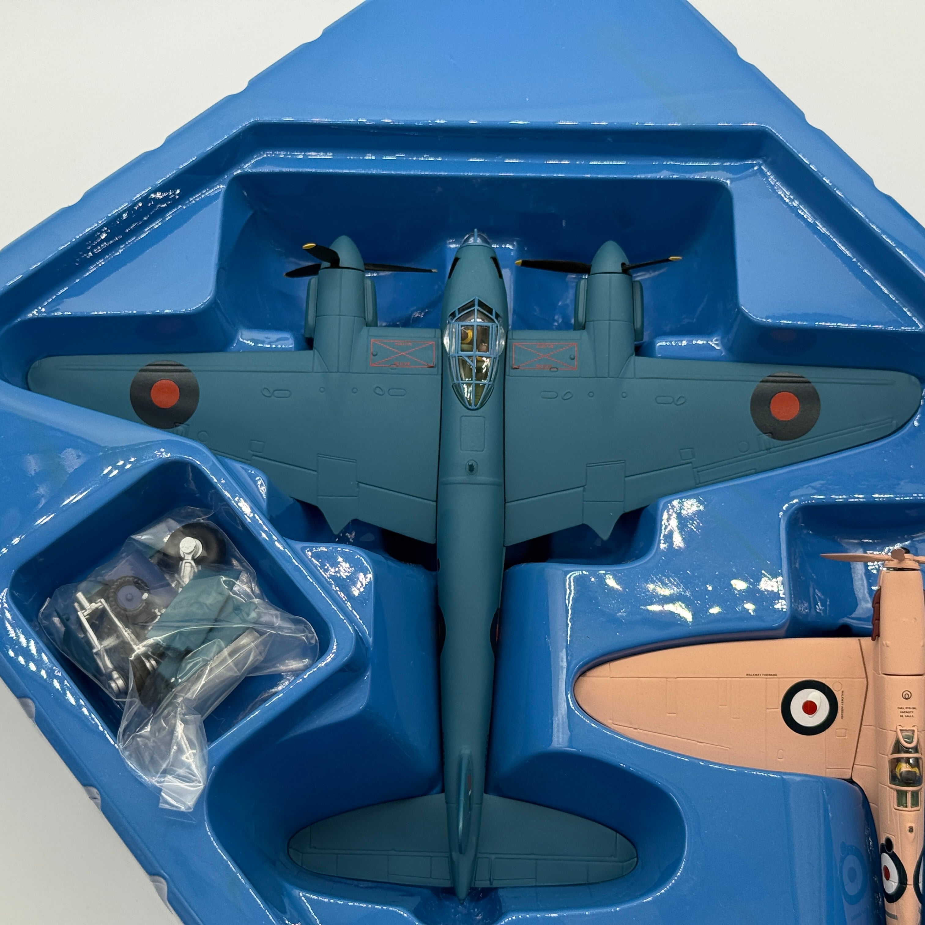 Corgi AA99110 1:72 RAF No.1 PRU Reconnaissance Set Mosquito PR.IV DZ473 and Spitfire PR.VII R7059 RAF Benson