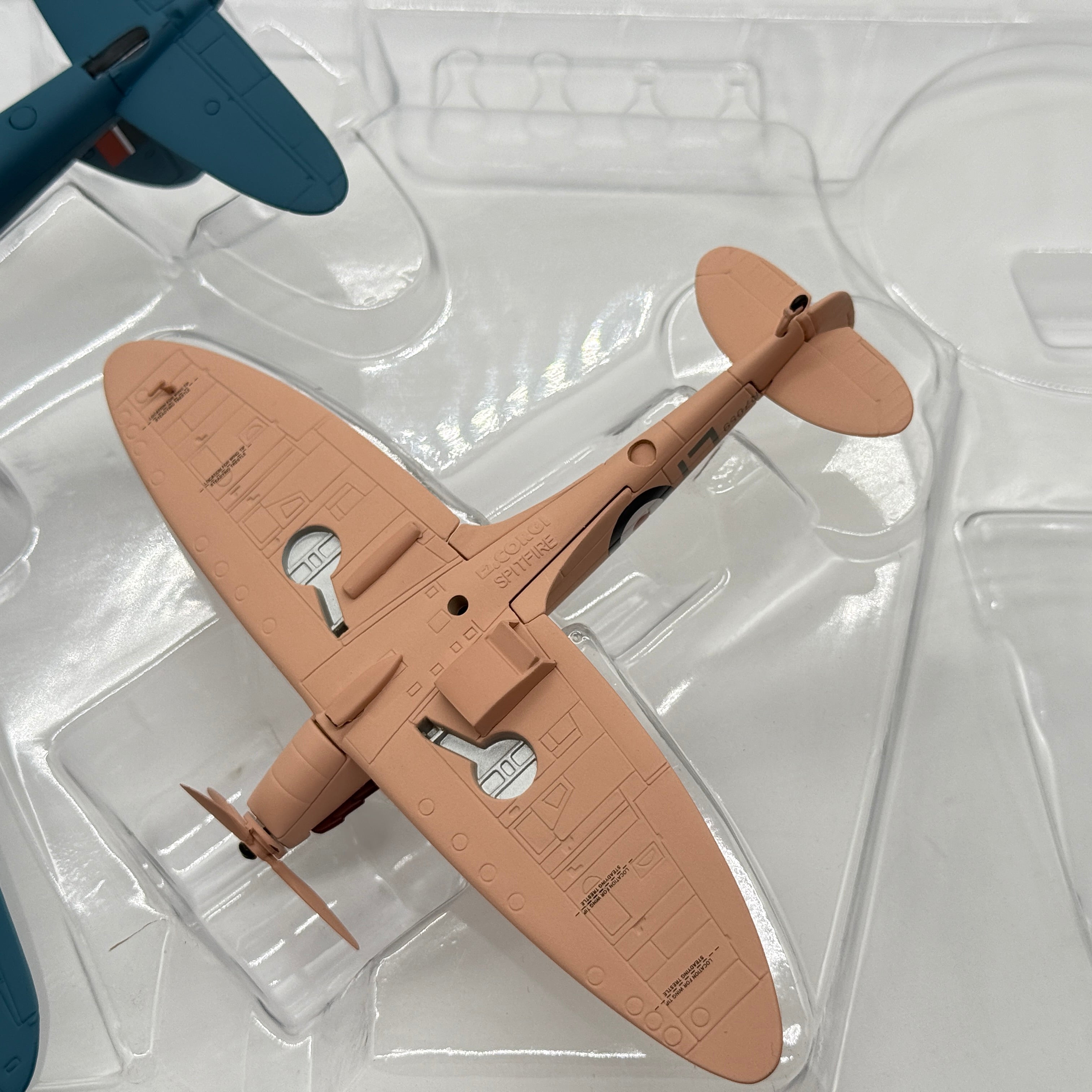 Corgi AA99110 1:72 RAF No.1 PRU Reconnaissance Set Mosquito PR.IV DZ473 and Spitfire PR.VII R7059 RAF Benson