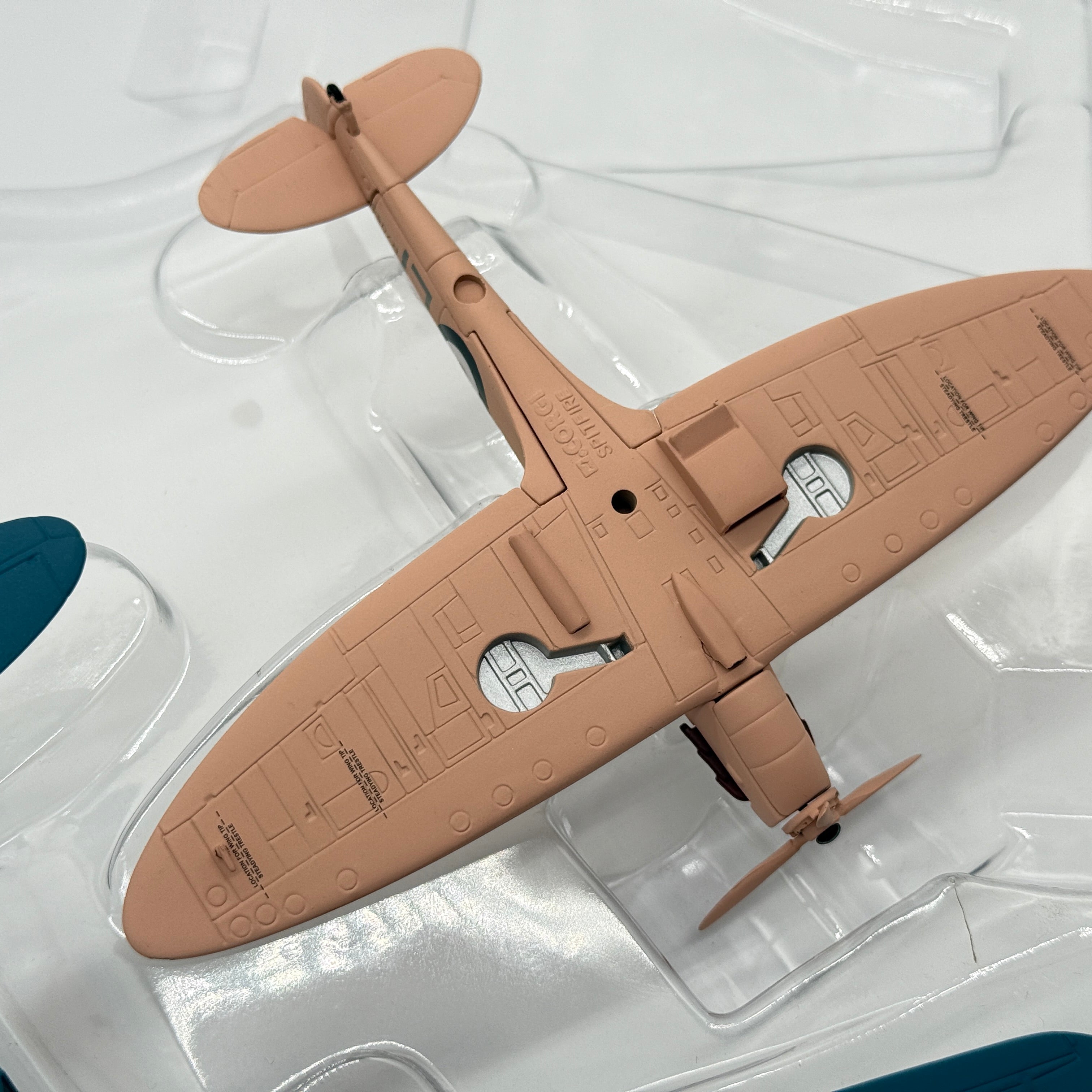 Corgi AA99110 1:72 RAF No.1 PRU Reconnaissance Set Mosquito PR.IV DZ473 and Spitfire PR.VII R7059 RAF Benson