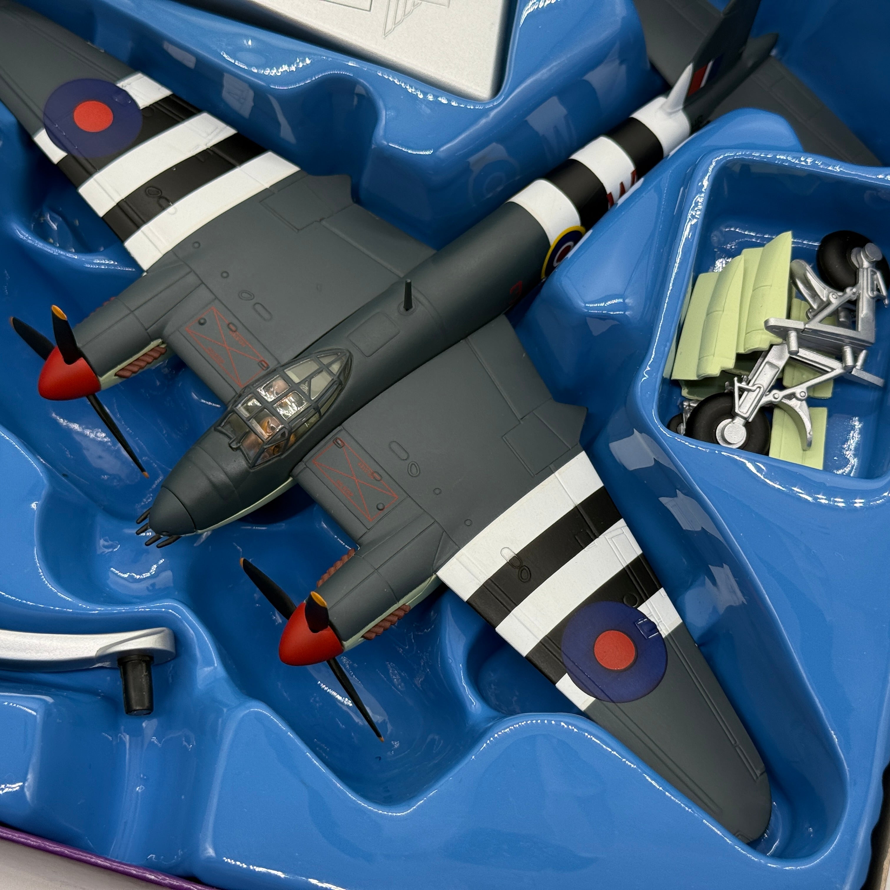 Corgi AA32809 1:72 de Havilland Mosquito FB.VI RAF No.235 Sqn HR118 3-W D-Day Invasion Stripes June 1944