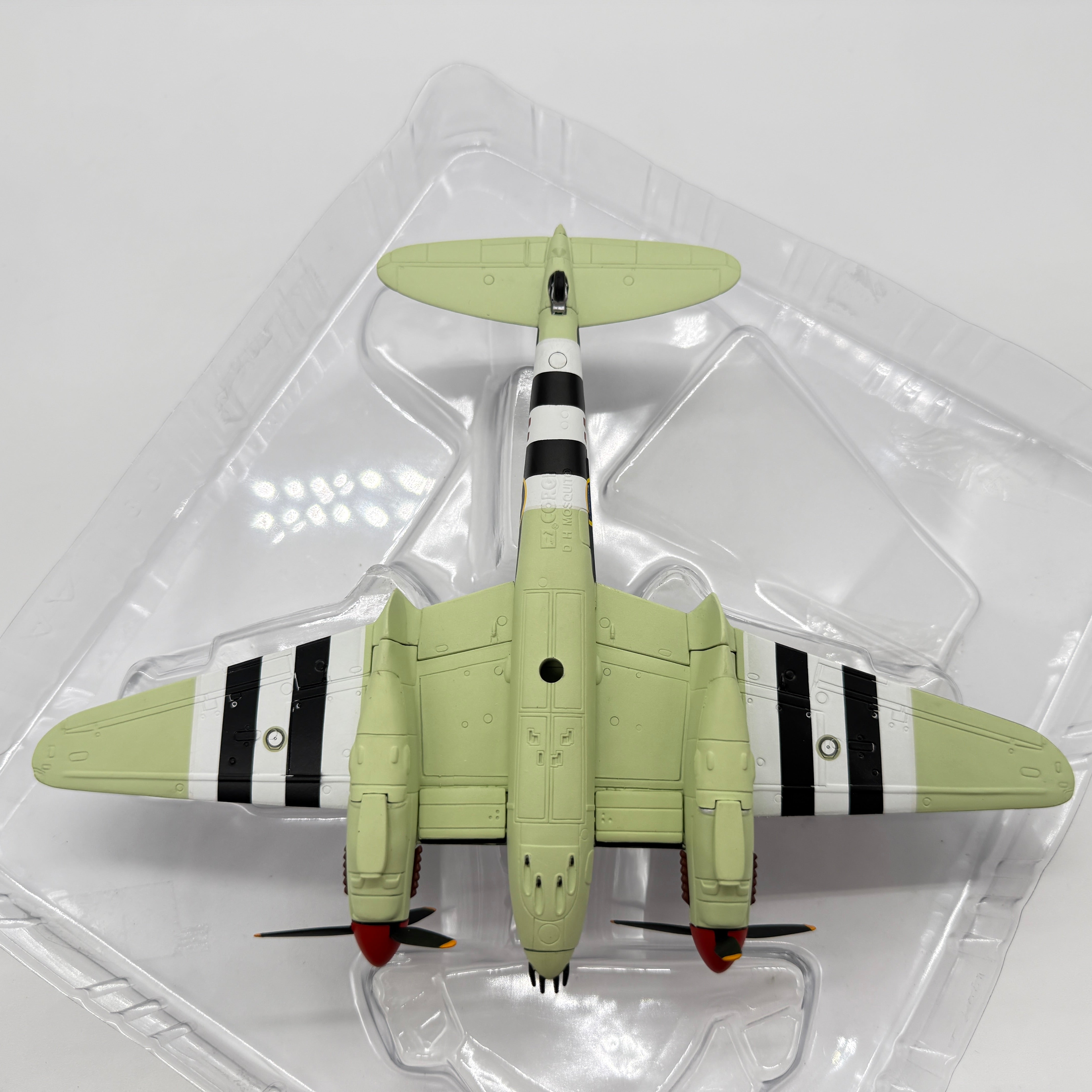 Corgi AA32809 1:72 de Havilland Mosquito FB.VI RAF No.235 Sqn HR118 3-W D-Day Invasion Stripes June 1944