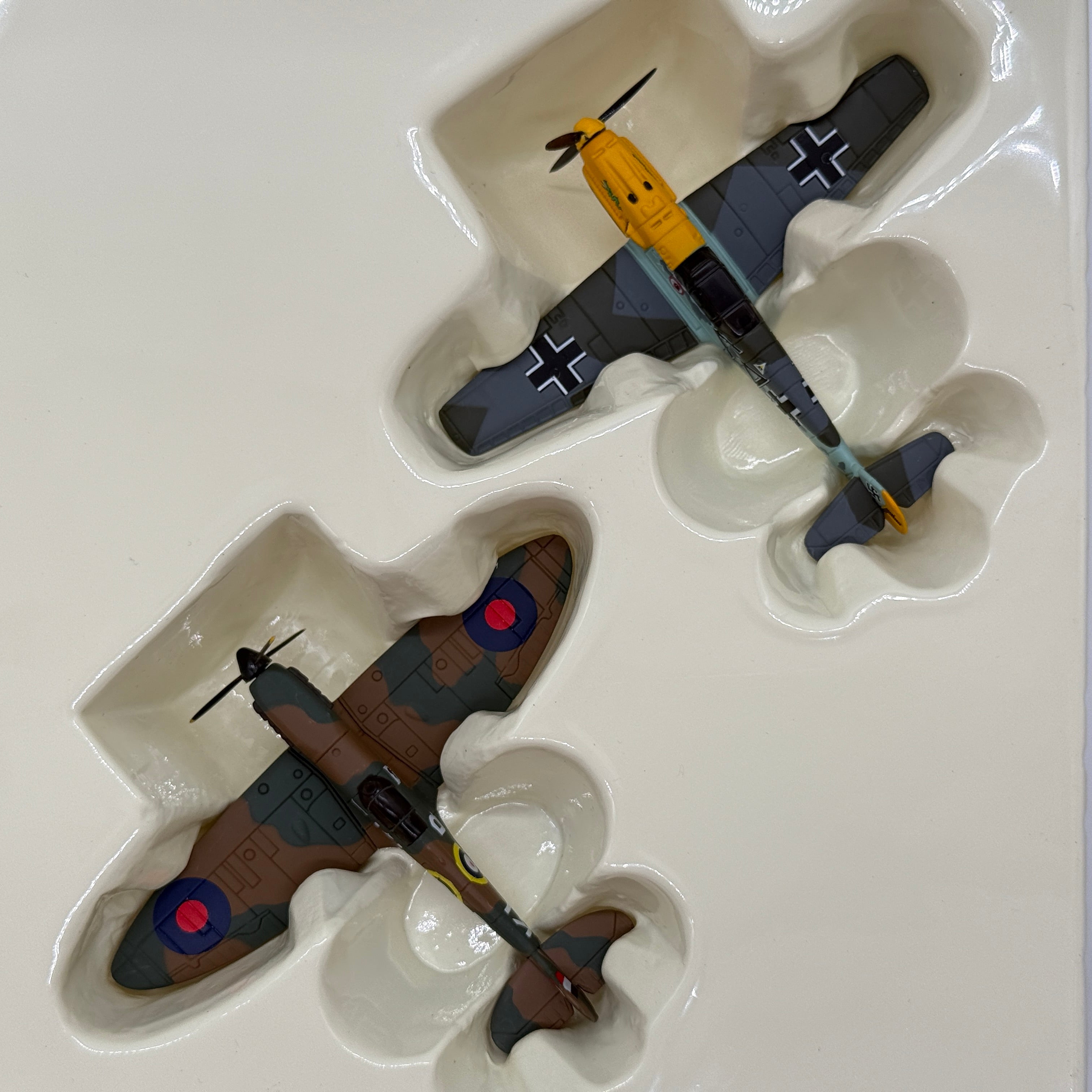 Corgi CS90025 Their Finest Hour Battle of Britain Spitfire Bf 109 AEC Matador Morris Ambulance 4-Piece Set