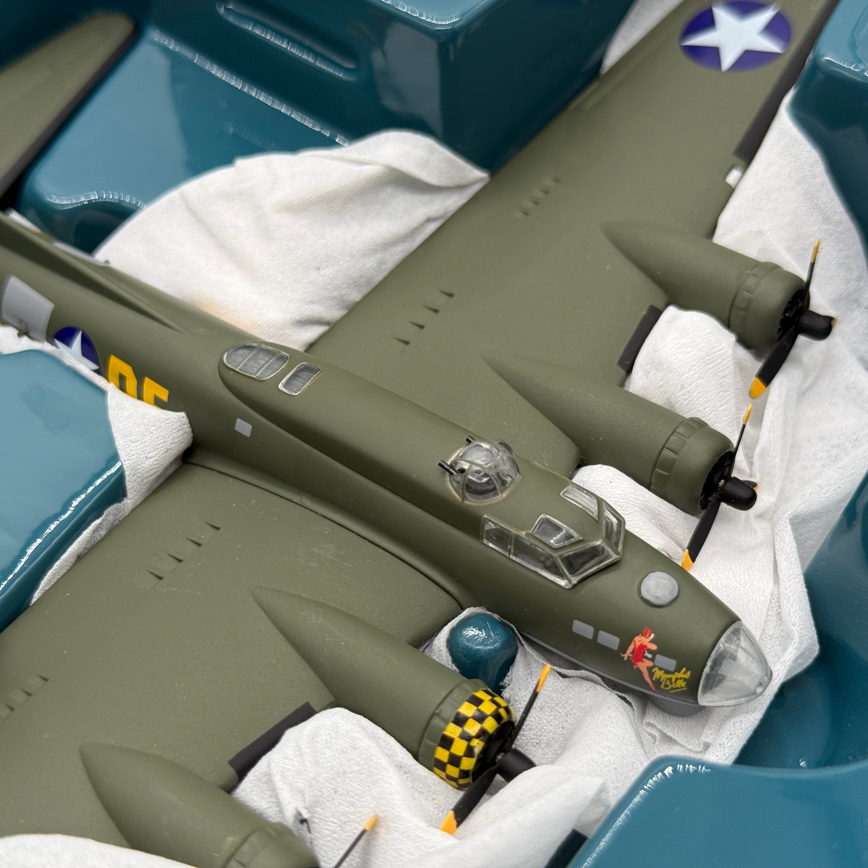 Corgi 48202 1:144 Boeing B-17G Flying Fortress Sally B G-BEDF 41-24485 DF-A