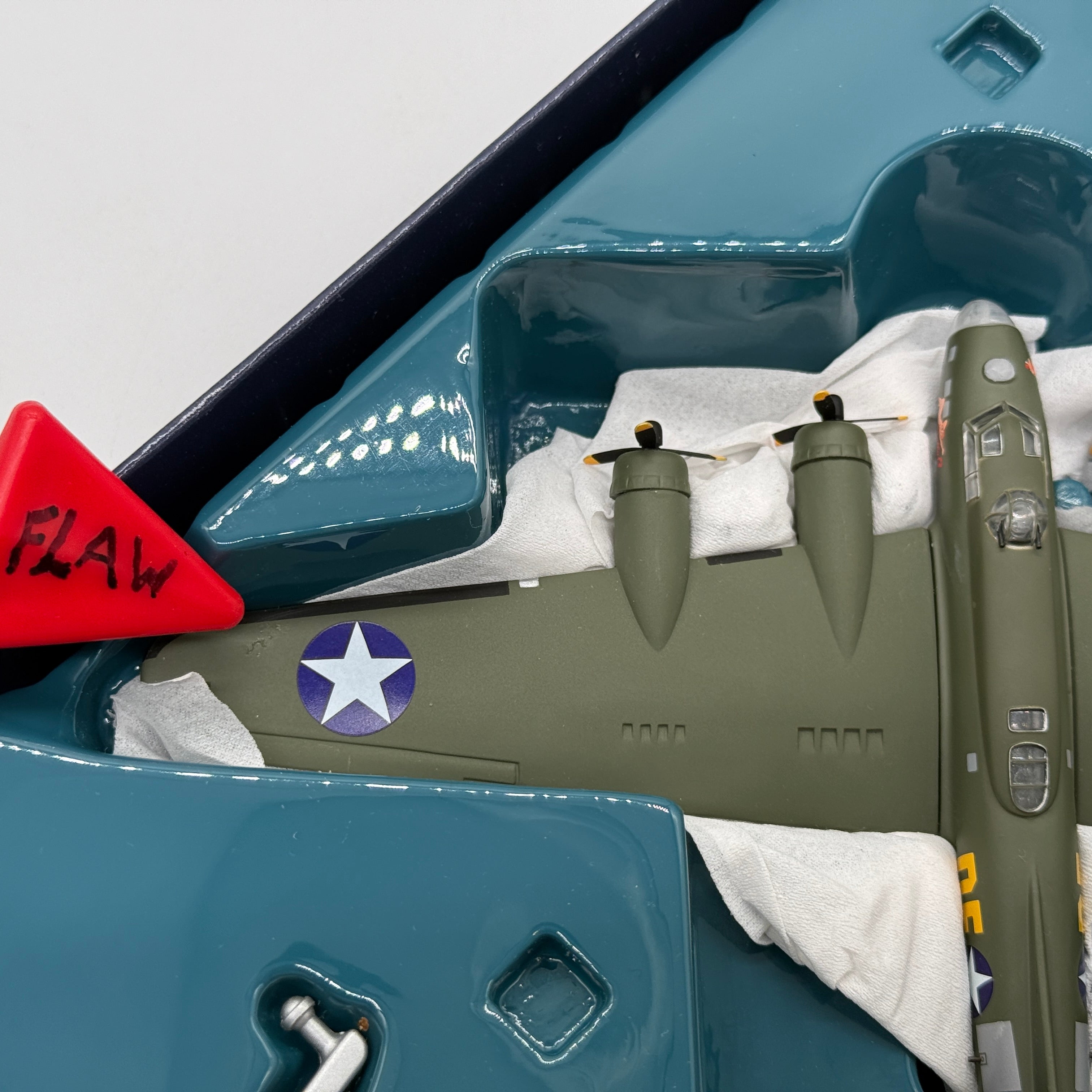 Corgi 48202 1:144 Boeing B-17G Flying Fortress Sally B G-BEDF 41-24485 DF-A