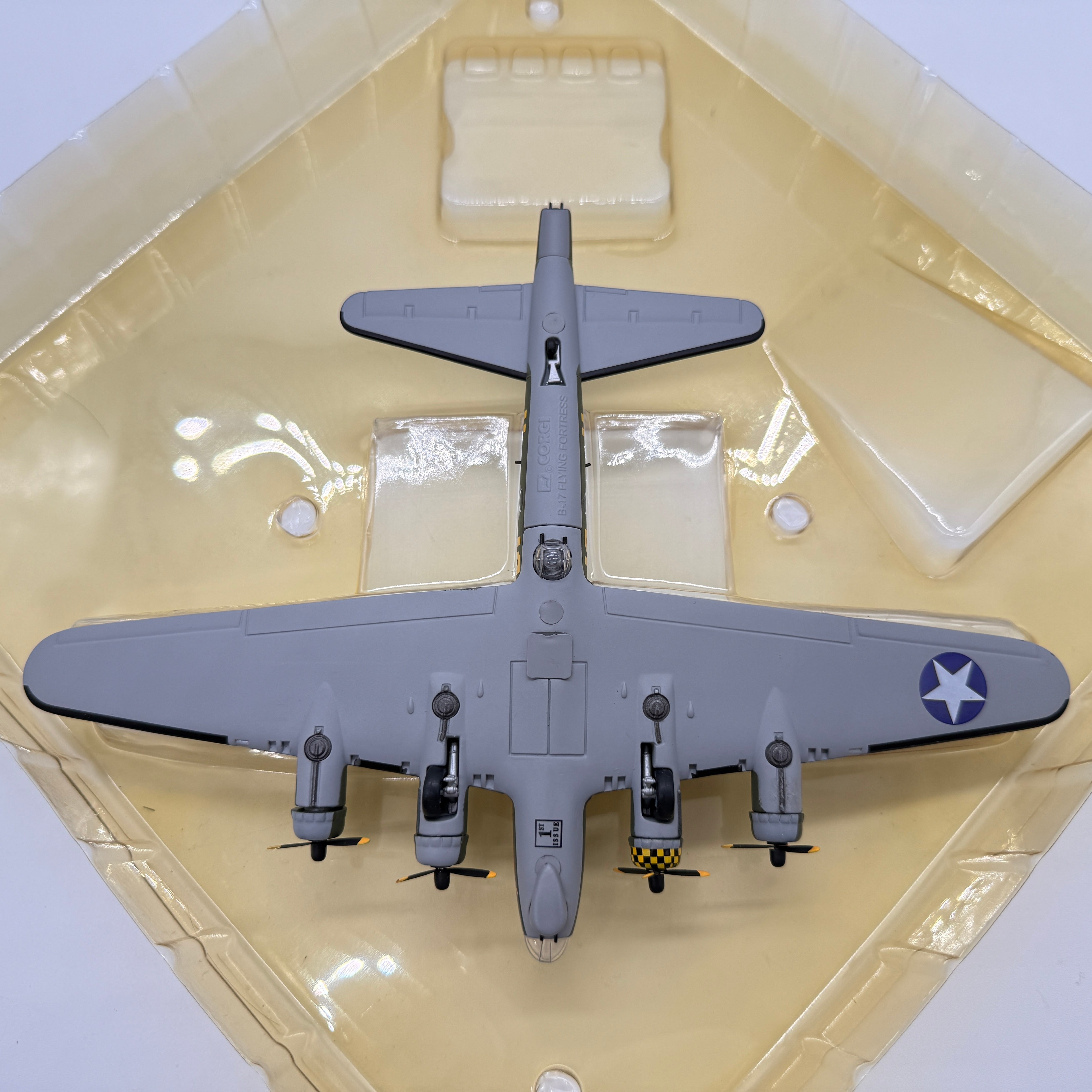 Corgi 48202 1:144 Boeing B-17G Flying Fortress Sally B G-BEDF 41-24485 DF-A
