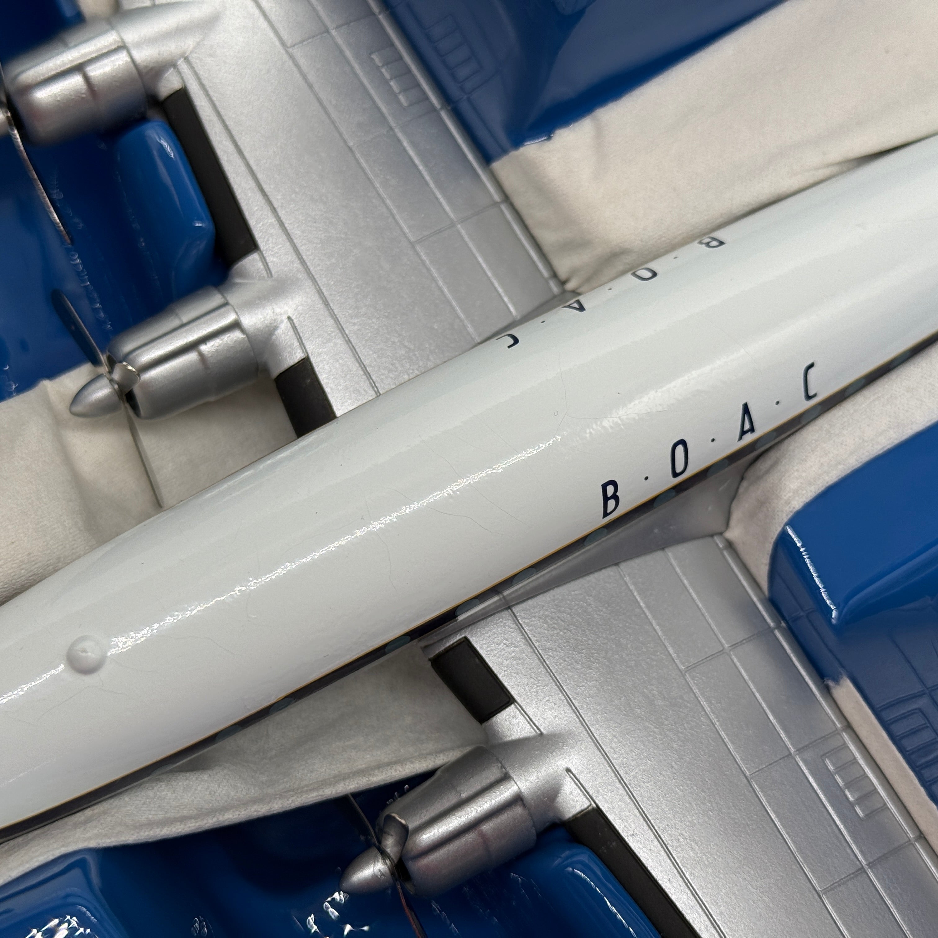 Corgi AA30401 1:144 Lockheed L-749 Constellation BOAC G-ALAL Banbury