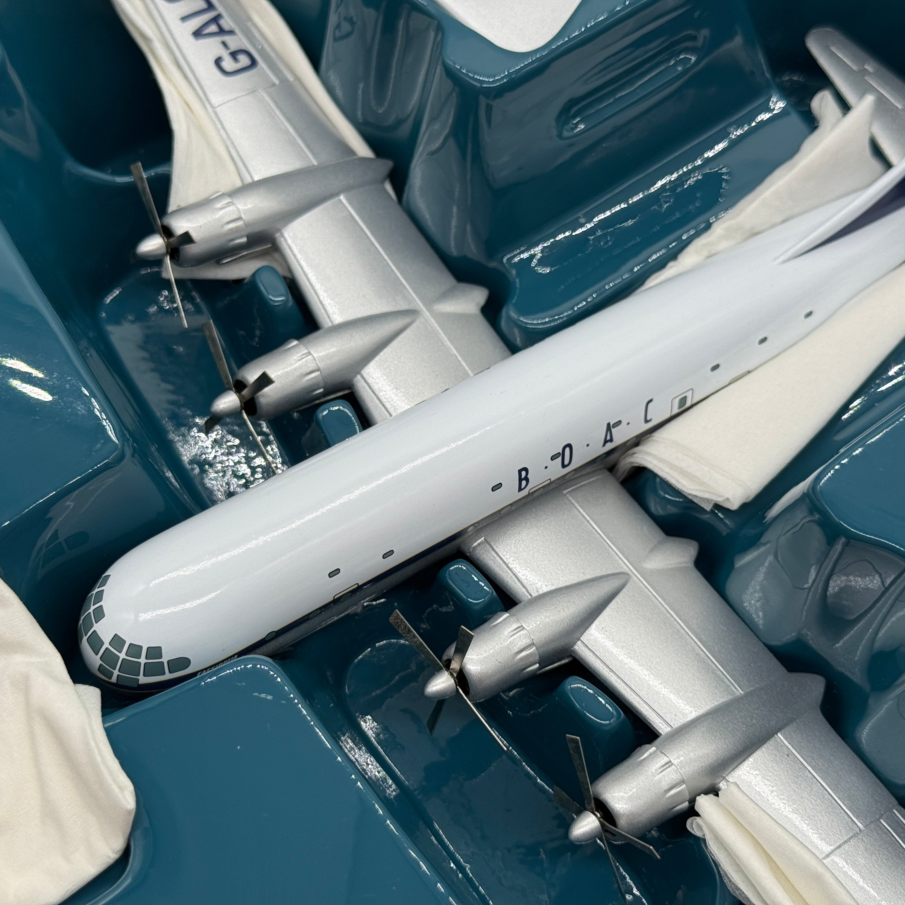 Corgi 48105 1:144 Boeing 377 Stratocruiser BOAC G-ALSD Cassiopeia