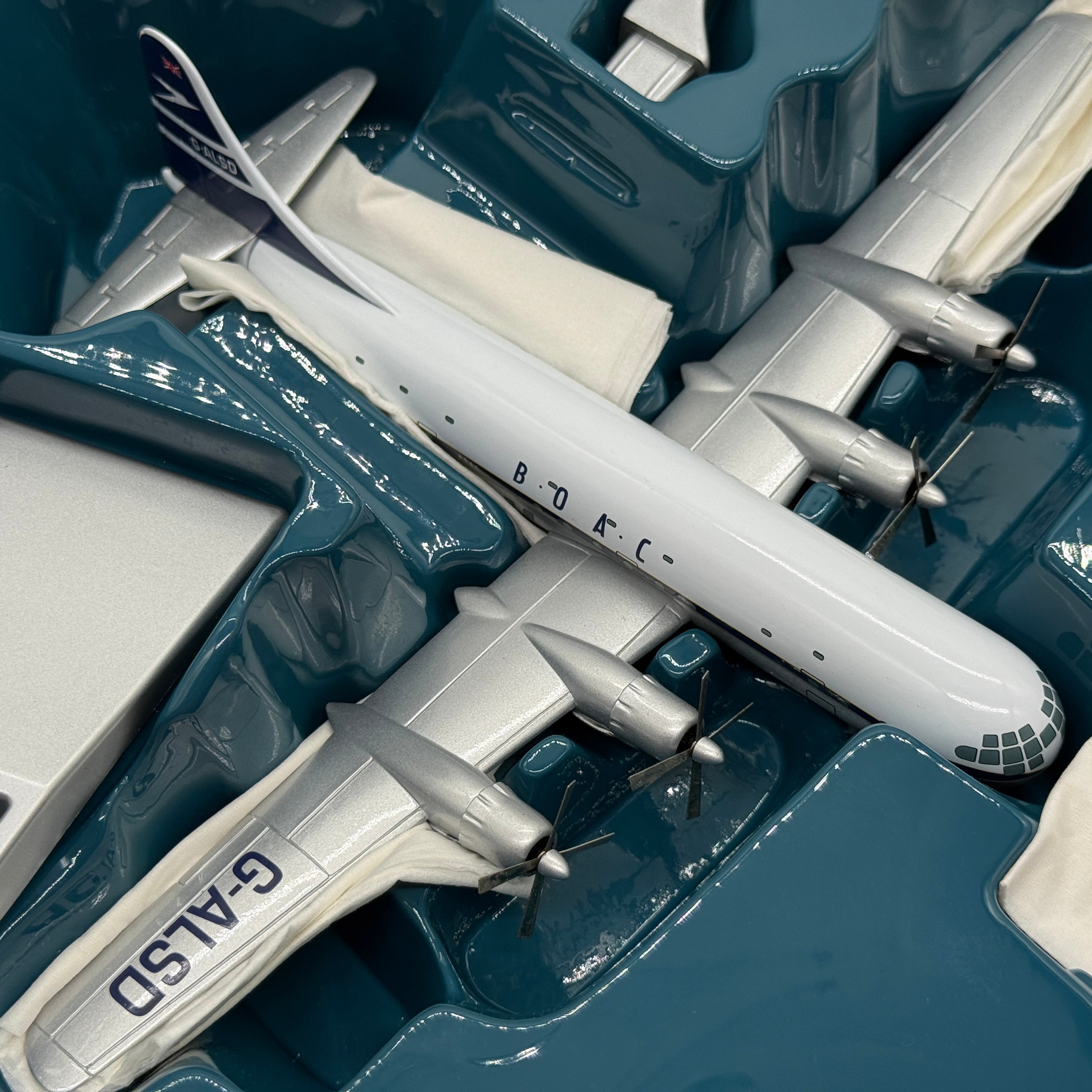 Corgi 48105 1:144 Boeing 377 Stratocruiser BOAC G-ALSD Cassiopeia