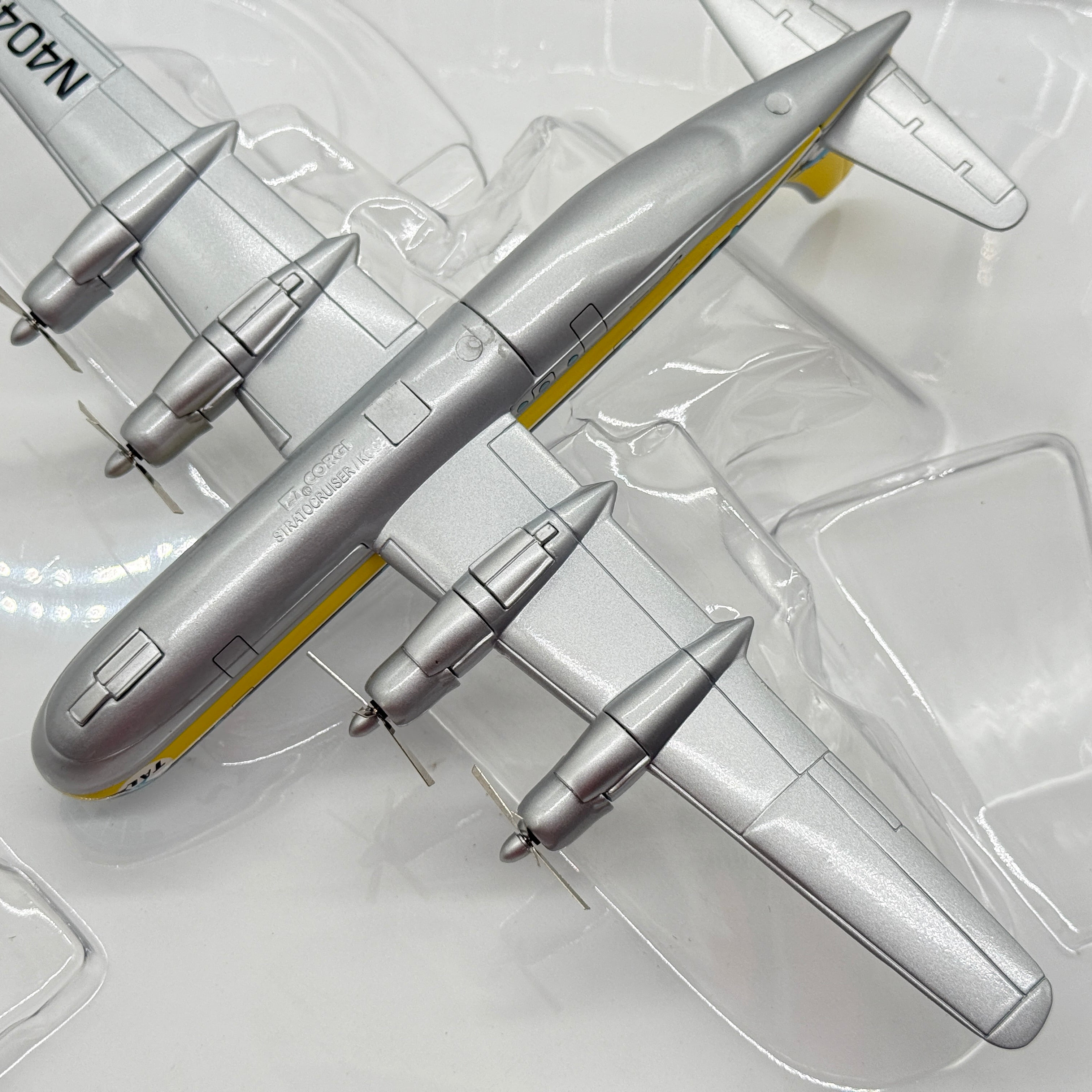 Corgi 48106 1:144 Boeing 377 Stratocruiser Transocean Airlines N404Q