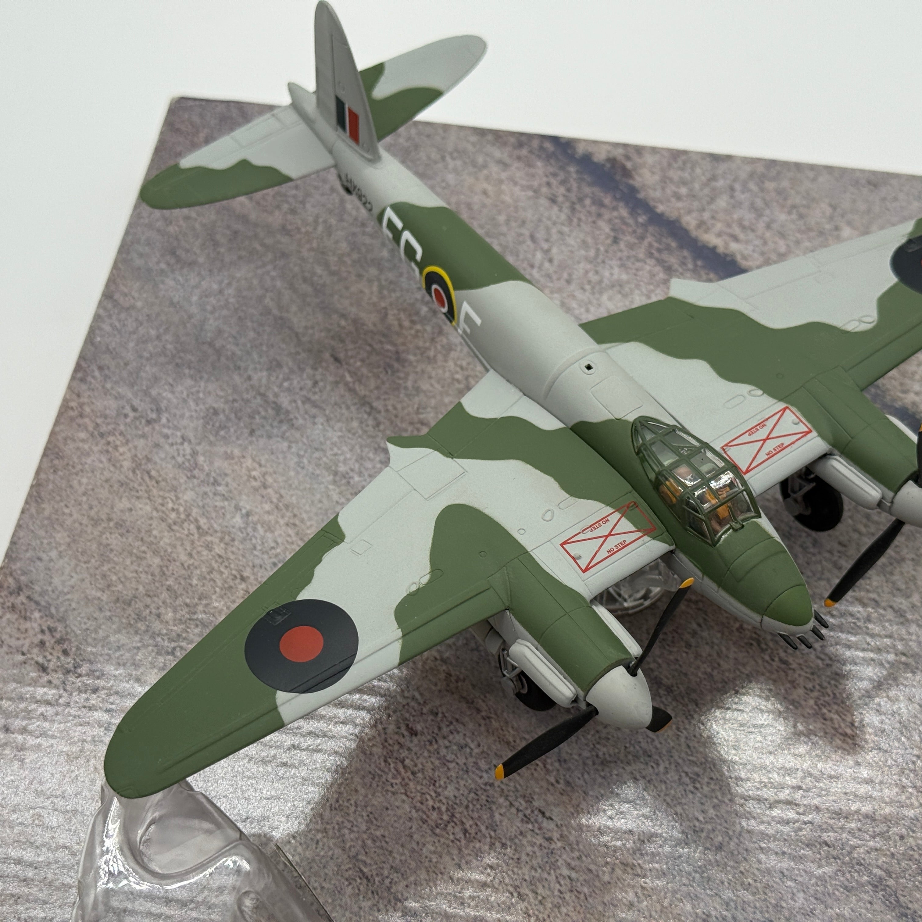 Corgi AA32810 1:72 de Havilland Mosquito FB.VI HX922 EG-F Percy Pickard Operation Jericho Amiens 1944