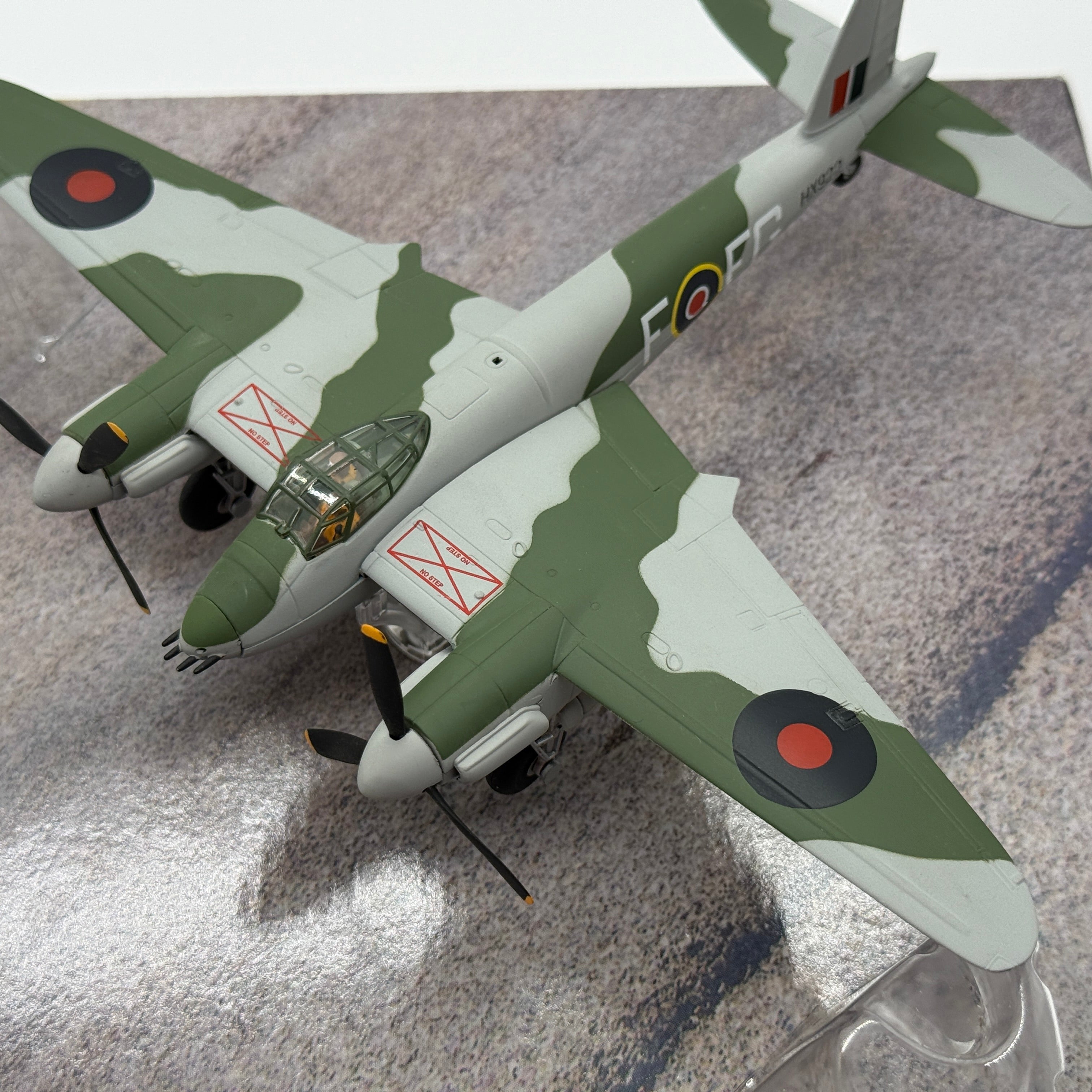 Corgi AA32810 1:72 de Havilland Mosquito FB.VI HX922 EG-F Percy Pickard Operation Jericho Amiens 1944