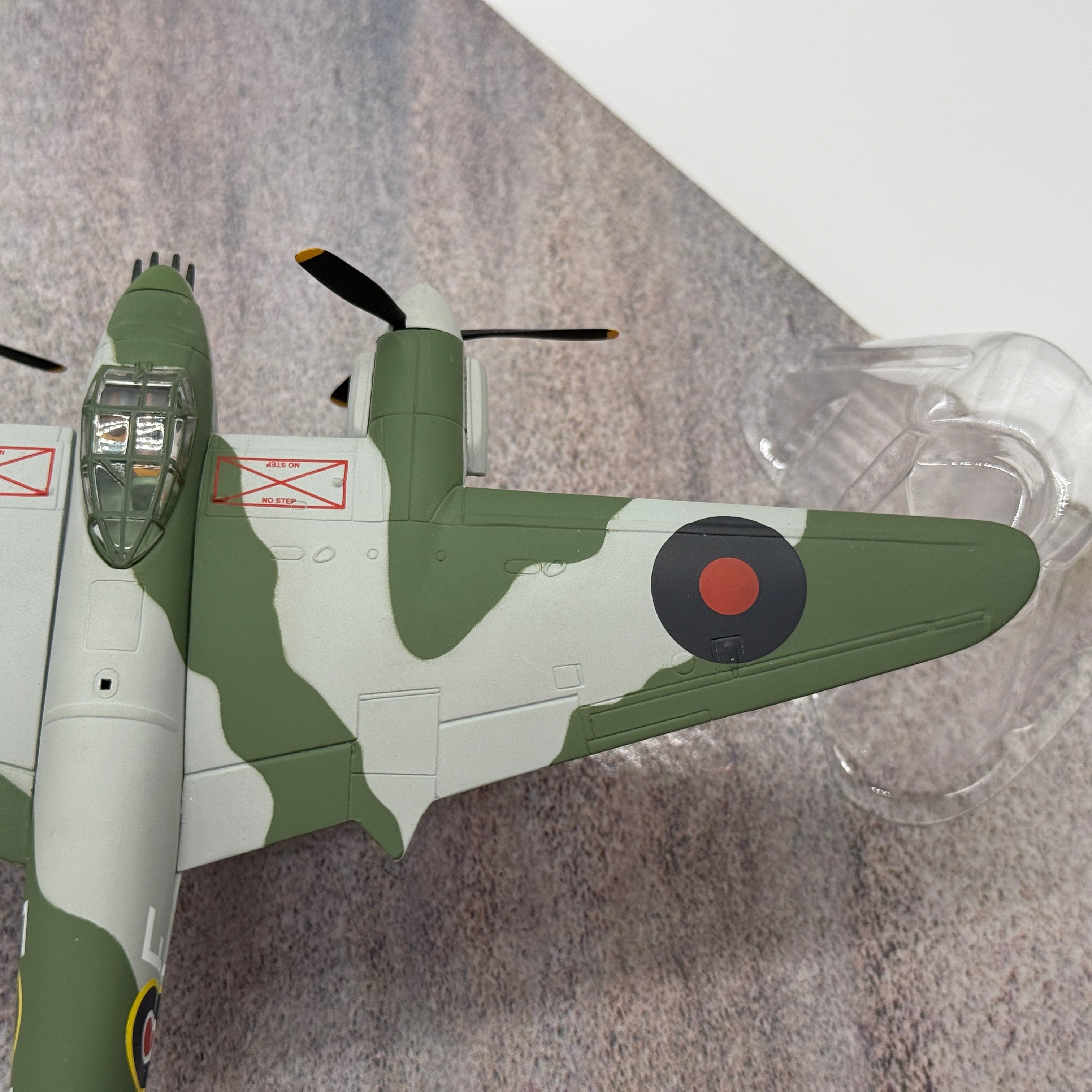 Corgi AA32810 1:72 de Havilland Mosquito FB.VI HX922 EG-F Percy Pickard Operation Jericho Amiens 1944