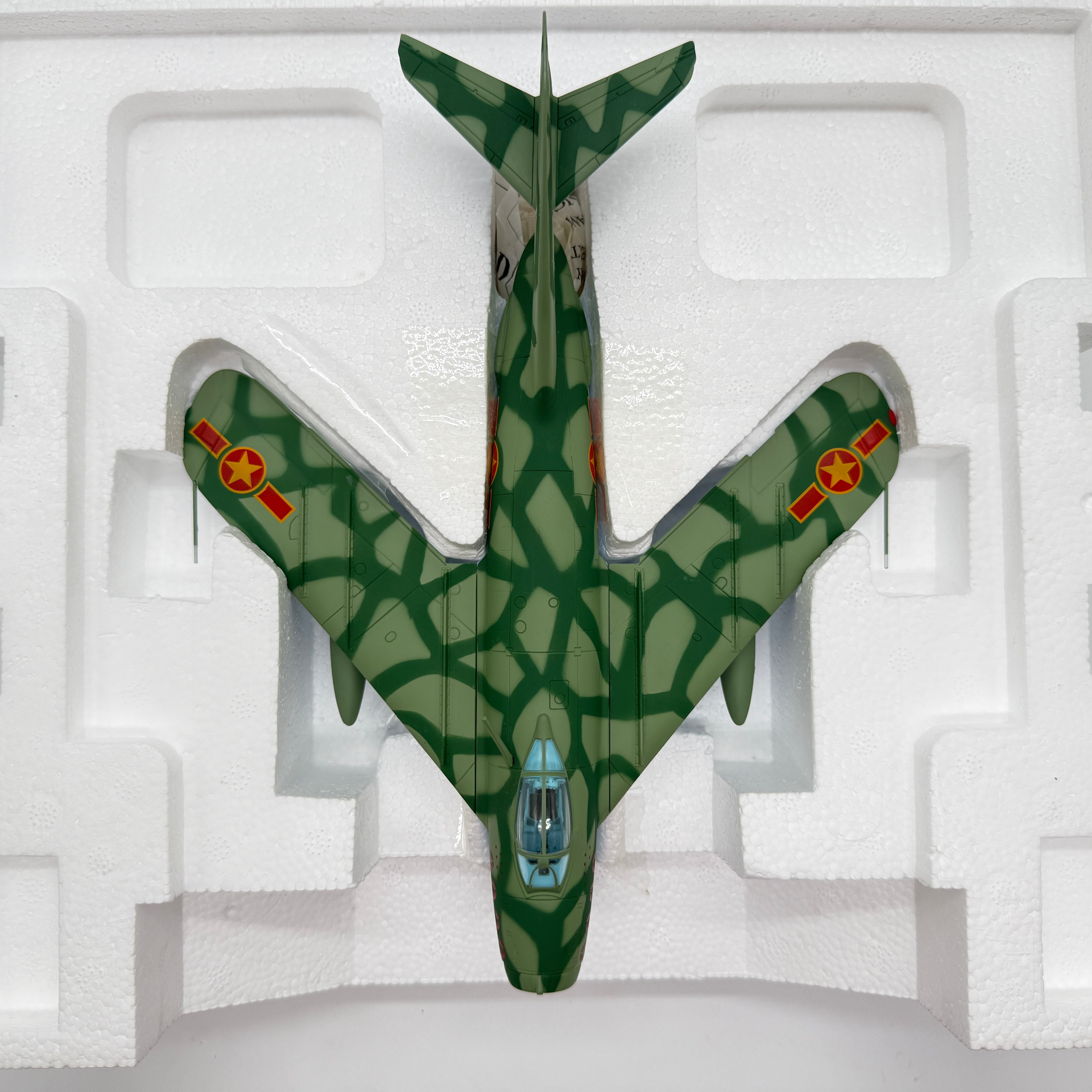 Franklin Mint B11E201 1:48 MiG-17F 3020 North Vietnamese Air Force Colonel Tomb Vietnam War