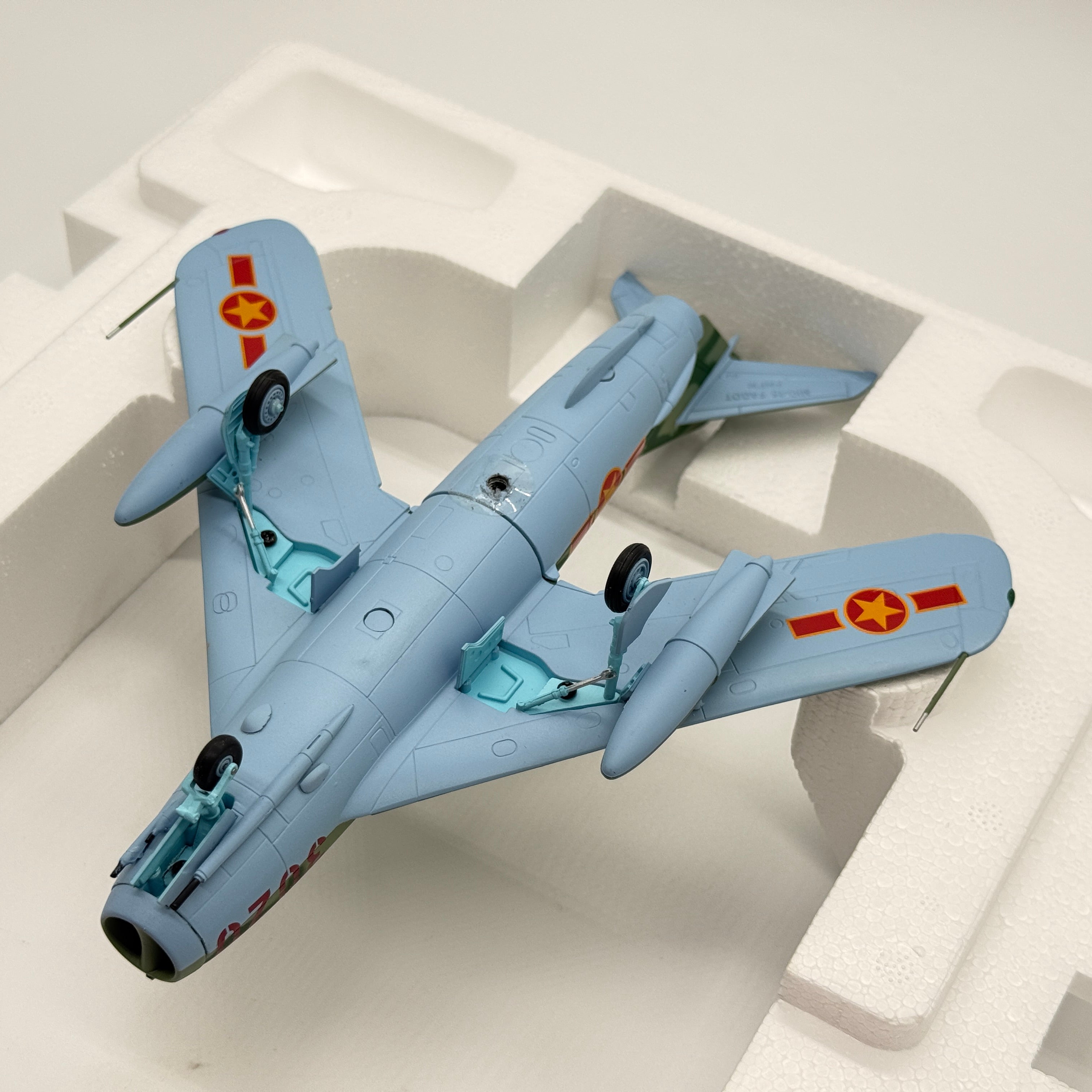 Franklin Mint B11E201 1:48 MiG-17F 3020 North Vietnamese Air Force Colonel Tomb Vietnam War