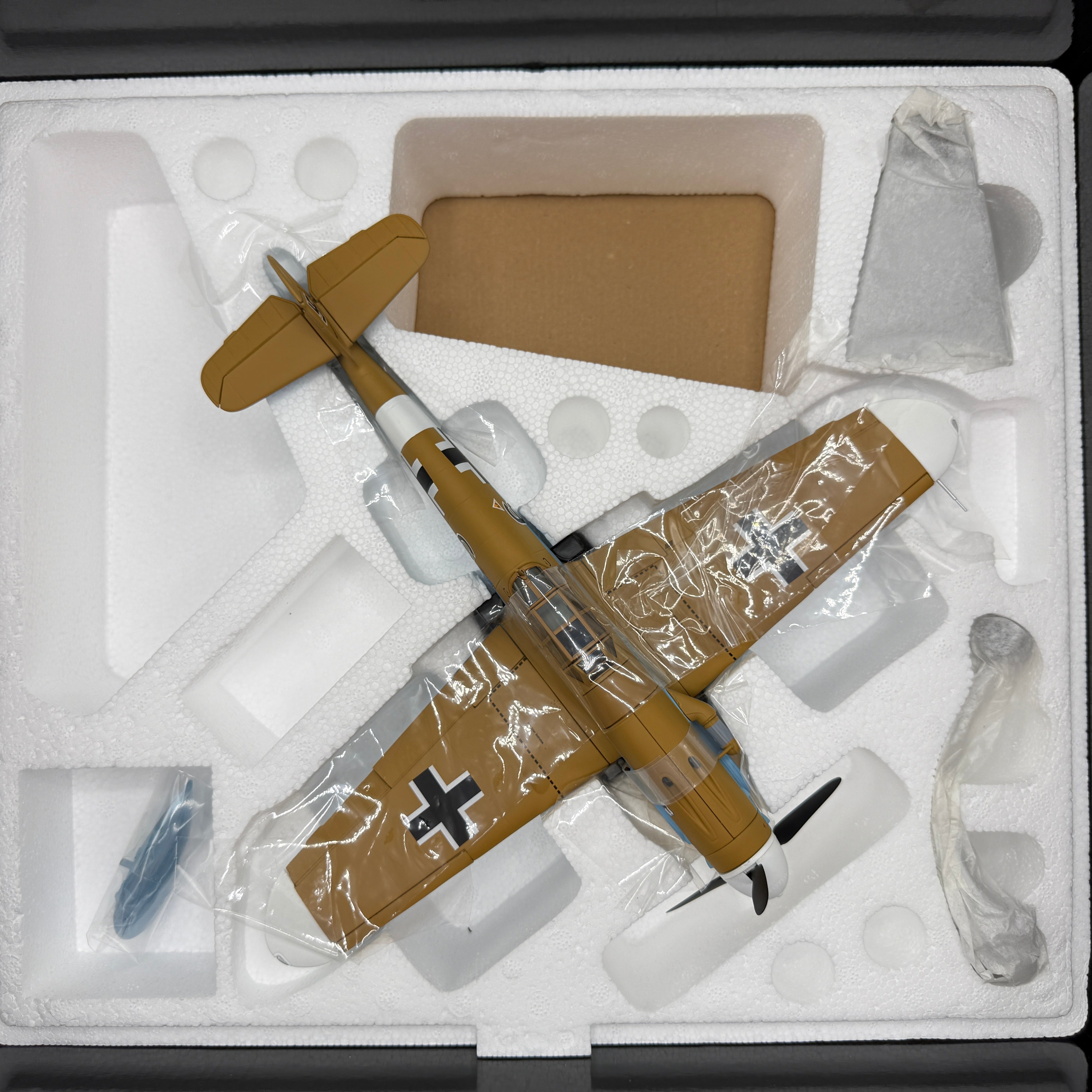 Corgi AA34909 1:32 Messerschmitt Bf 109G-2 Trop Black 6 Heinz Lüdemann JG 77 Libya 1942 Certificate 02/999