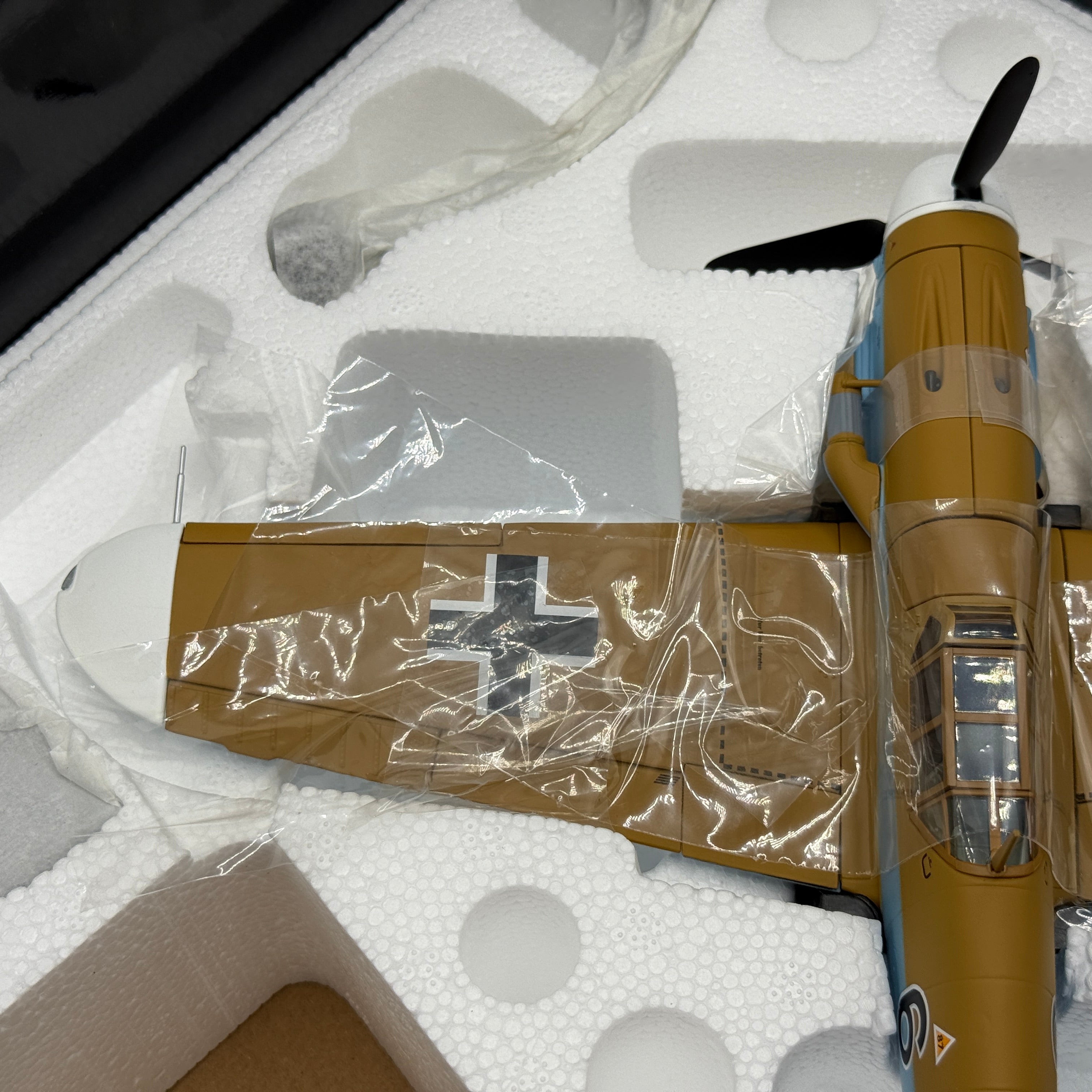 Corgi AA34909 1:32 Messerschmitt Bf 109G-2 Trop Black 6 Heinz Lüdemann JG 77 Libya 1942 Certificate 02/999