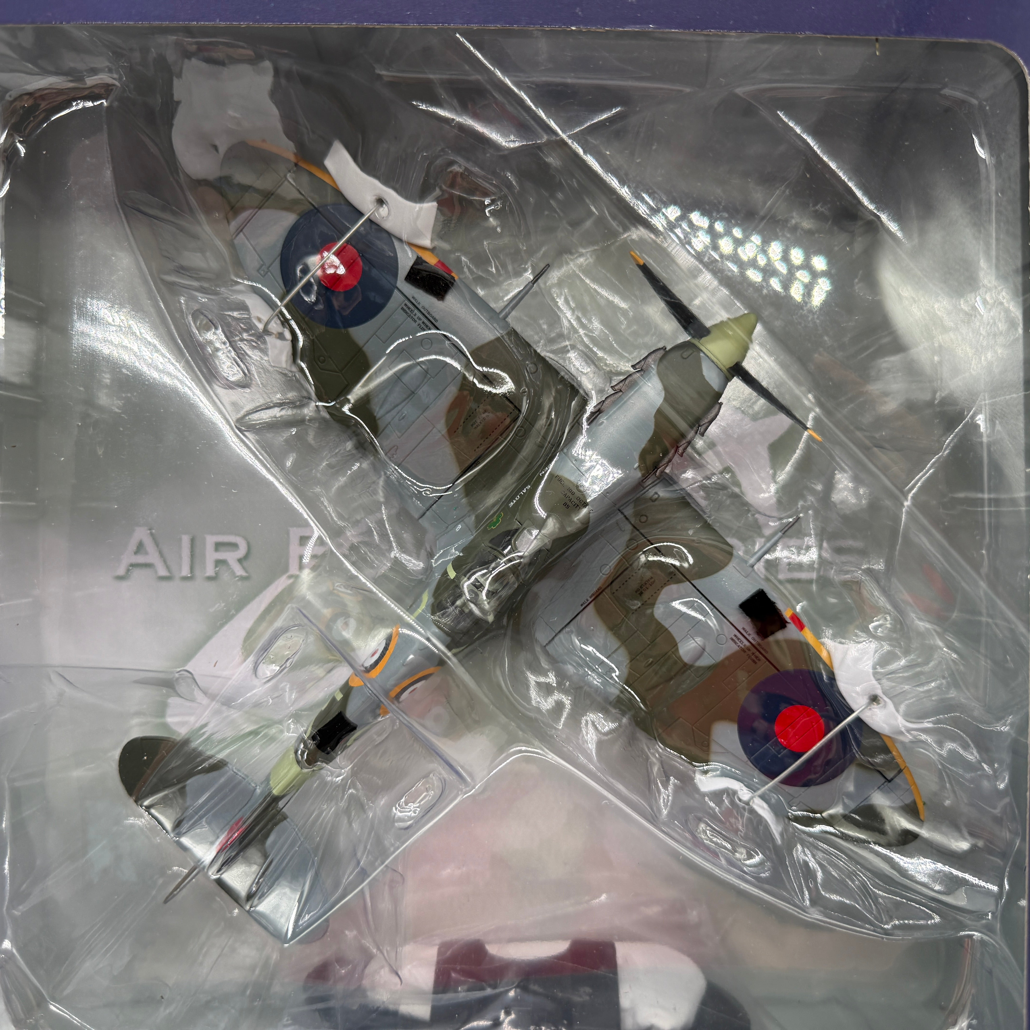 Hobby Master HA7861 1:48 Supermarine Spitfire Mk Vb BM124 LO-W Paddy Finucane RAF No.602 Sqn Hornchurch 1942