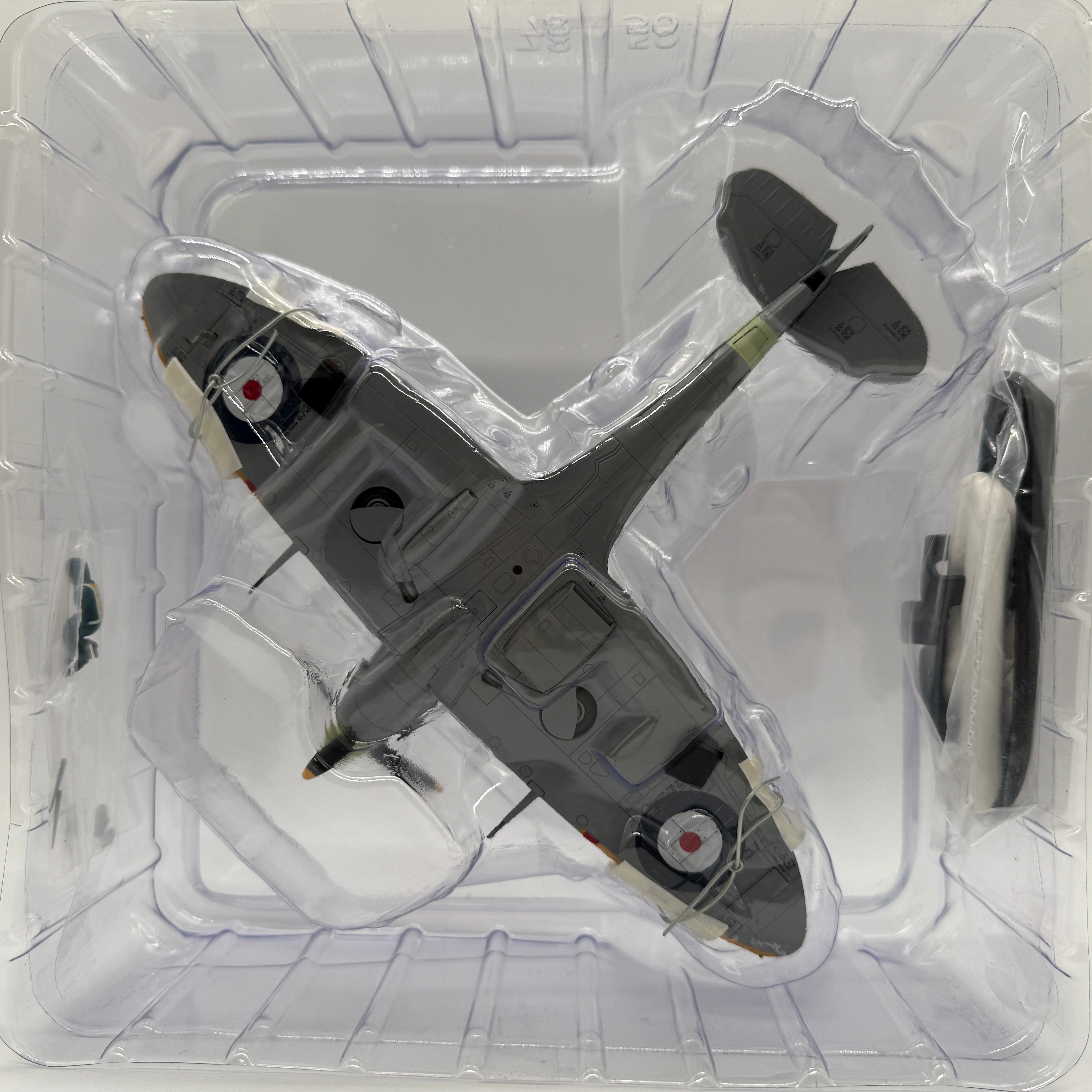 Hobby Master HA7861 1:48 Supermarine Spitfire Mk Vb BM124 LO-W Paddy Finucane RAF No.602 Sqn Hornchurch 1942