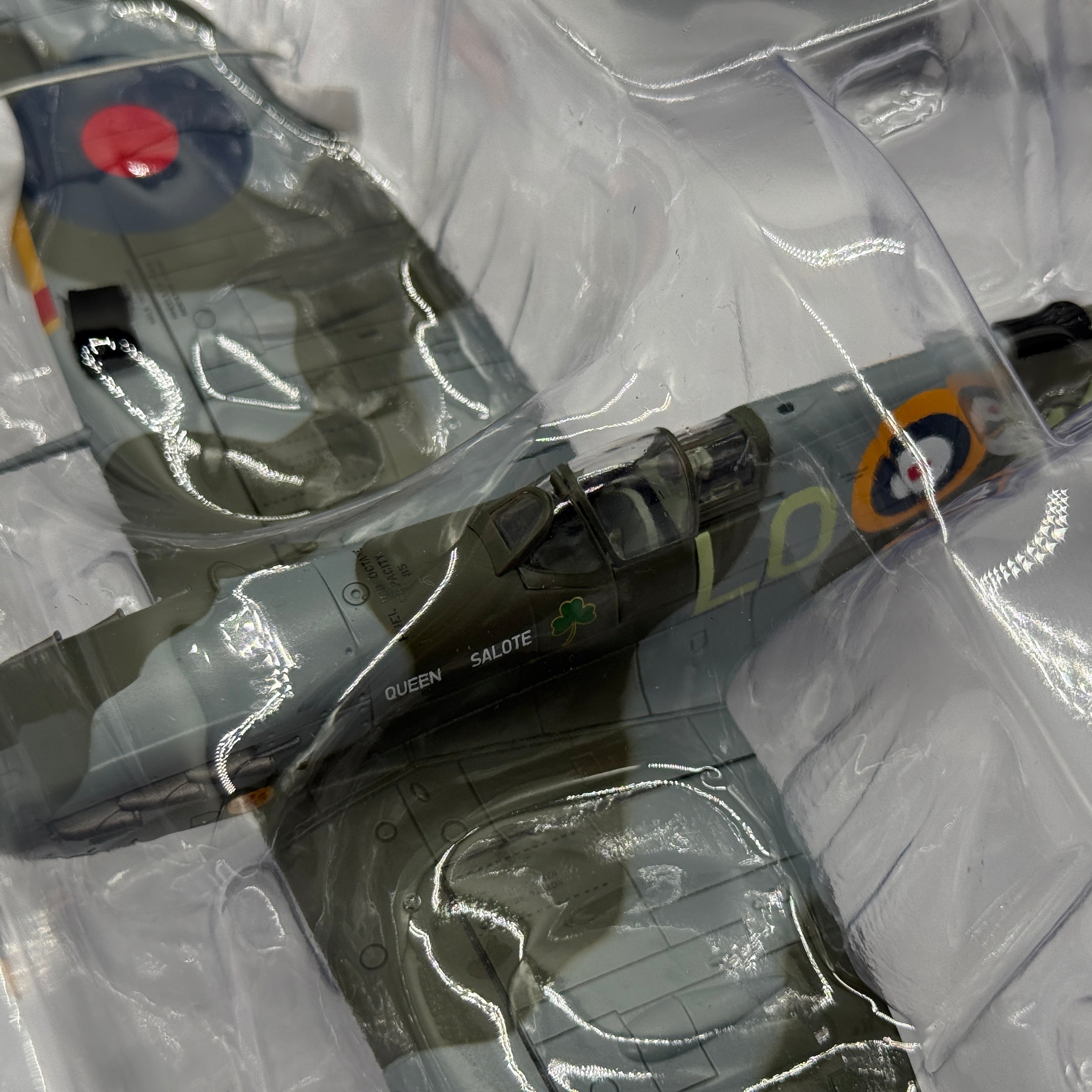 Hobby Master HA7861 1:48 Supermarine Spitfire Mk Vb BM124 LO-W Paddy Finucane RAF No.602 Sqn Hornchurch 1942