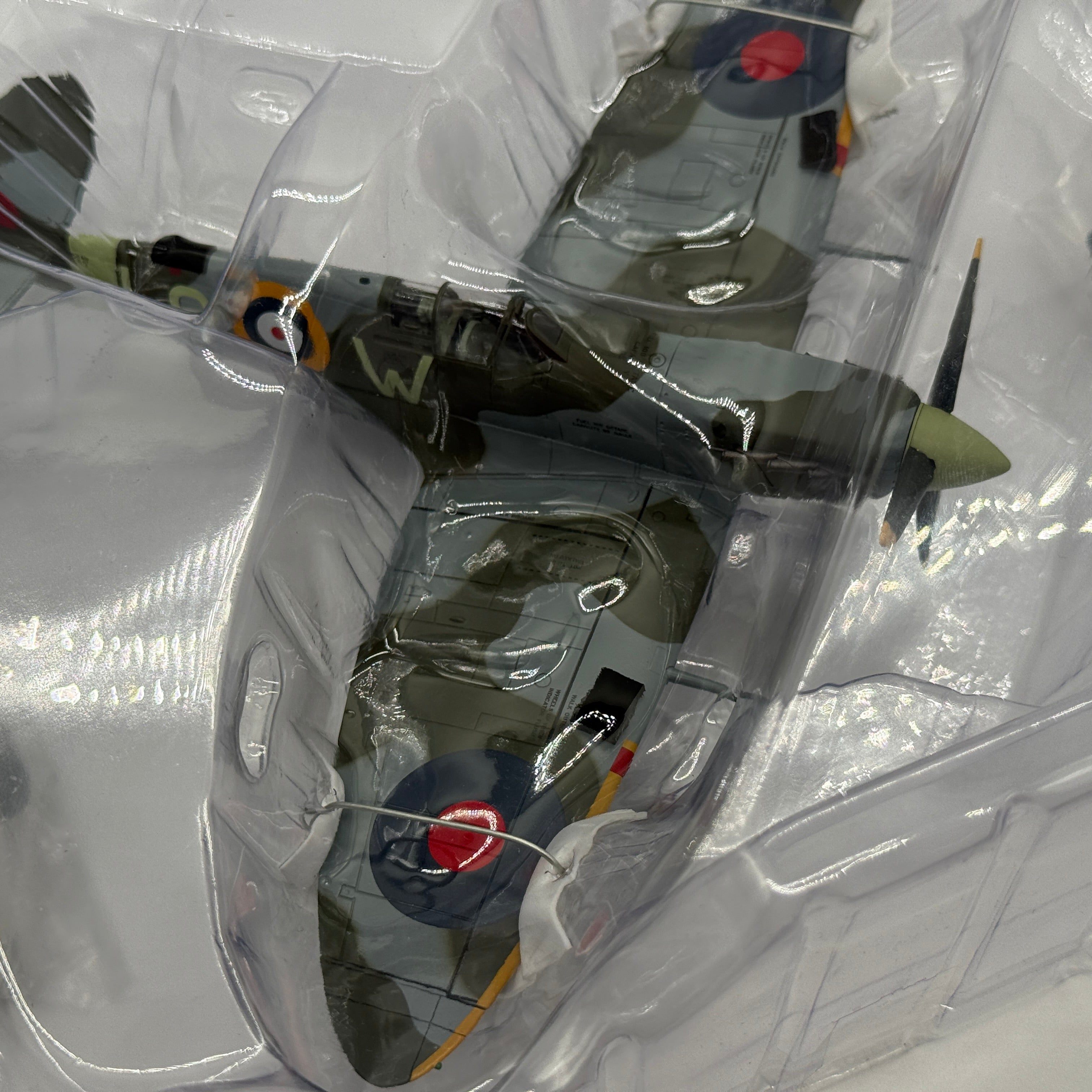 Hobby Master HA7861 1:48 Supermarine Spitfire Mk Vb BM124 LO-W Paddy Finucane RAF No.602 Sqn Hornchurch 1942