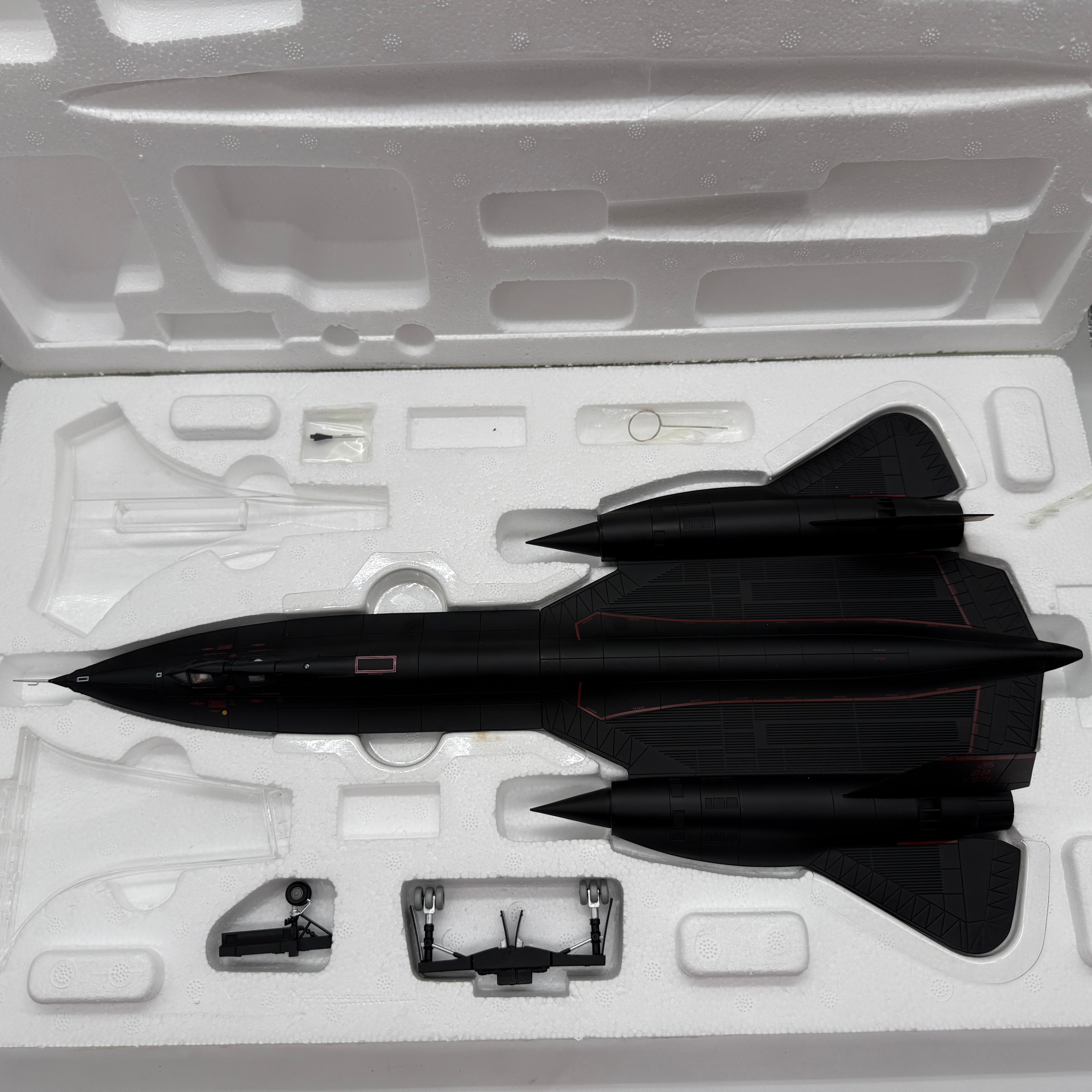 Century Wings CW001634 1:72 Lockheed SR-71A Blackbird 61-7971 USAF 9th RW Det.2 Edwards AFB 1997