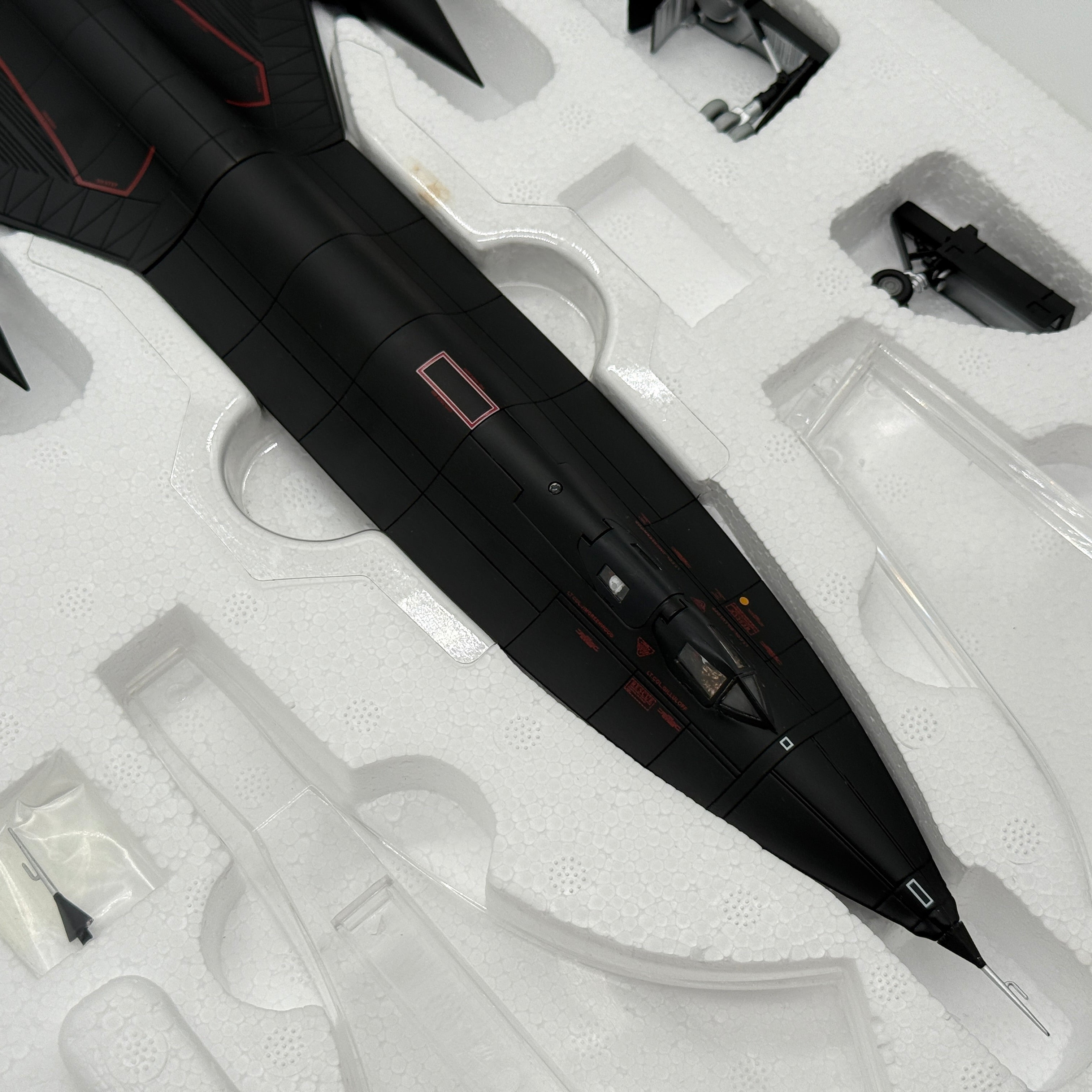 Century Wings CW001634 1:72 Lockheed SR-71A Blackbird 61-7971 USAF 9th RW Det.2 Edwards AFB 1997
