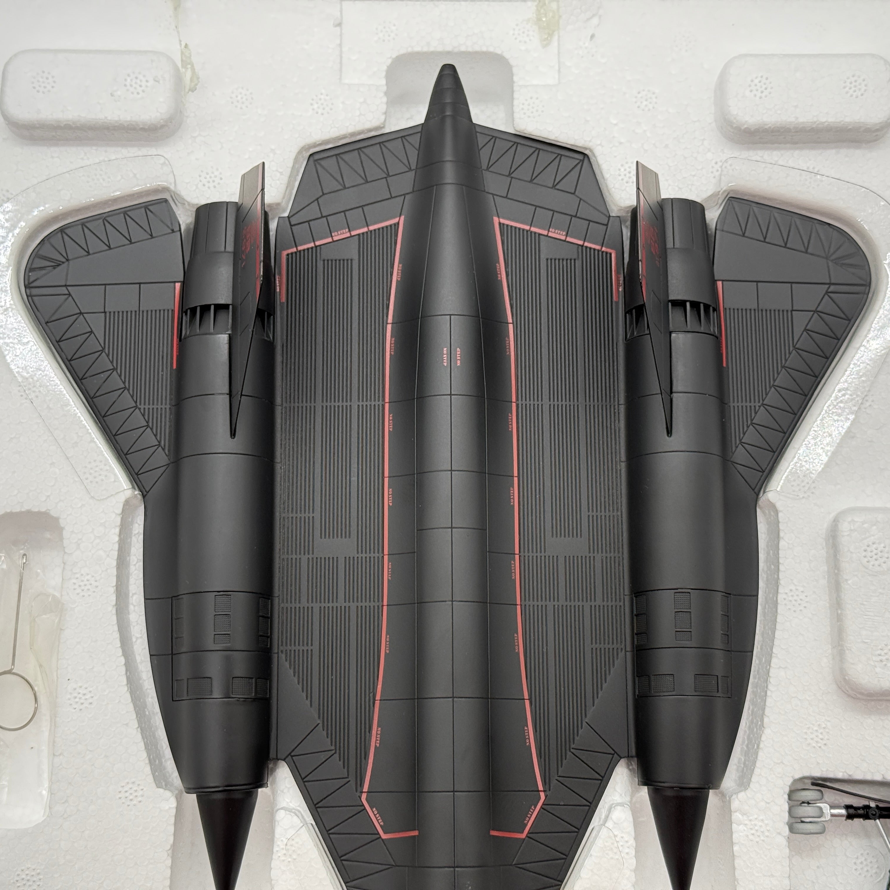 Century Wings CW001634 1:72 Lockheed SR-71A Blackbird 61-7971 USAF 9th RW Det.2 Edwards AFB 1997