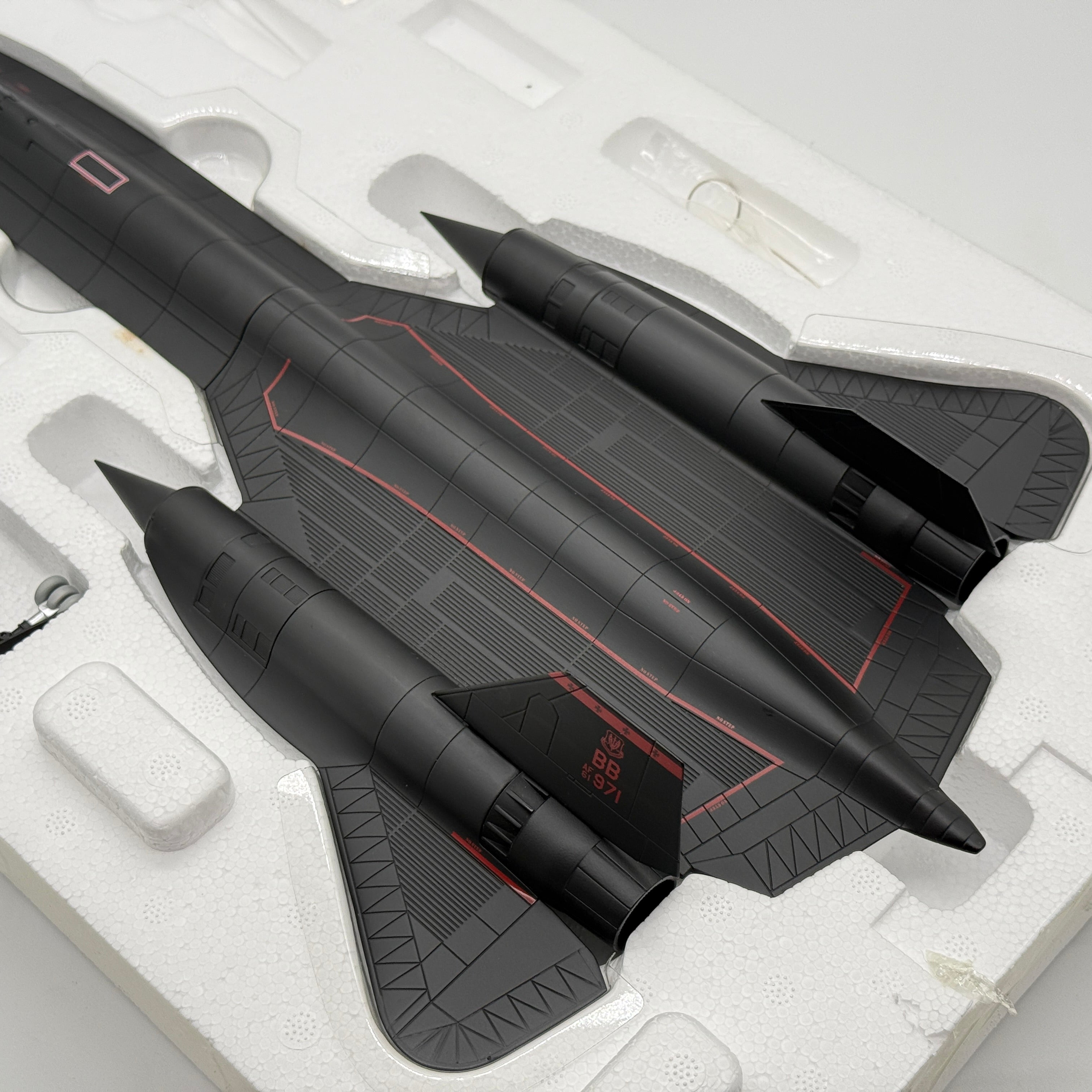Century Wings CW001634 1:72 Lockheed SR-71A Blackbird 61-7971 USAF 9th RW Det.2 Edwards AFB 1997