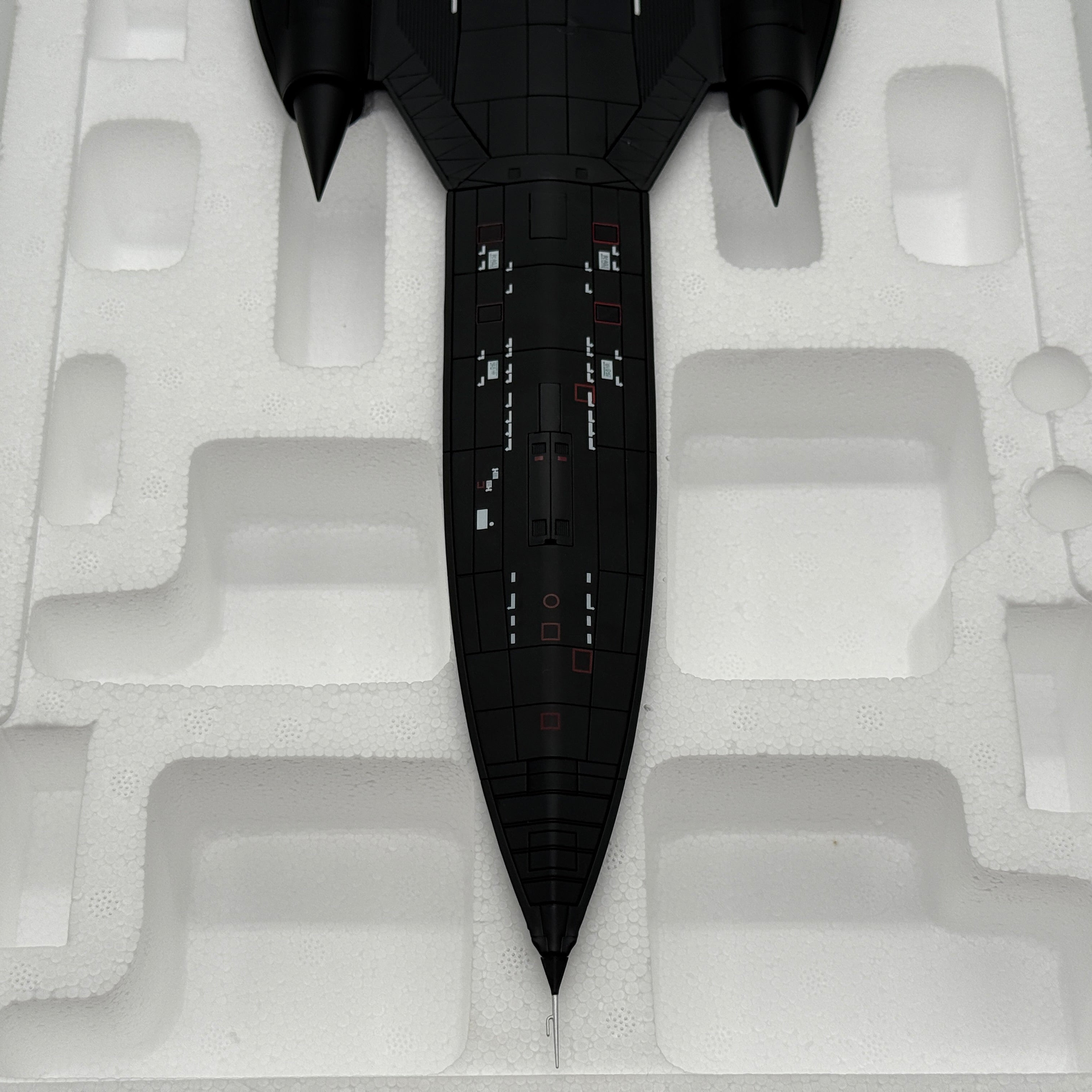Century Wings CW001634 1:72 Lockheed SR-71A Blackbird 61-7971 USAF 9th RW Det.2 Edwards AFB 1997