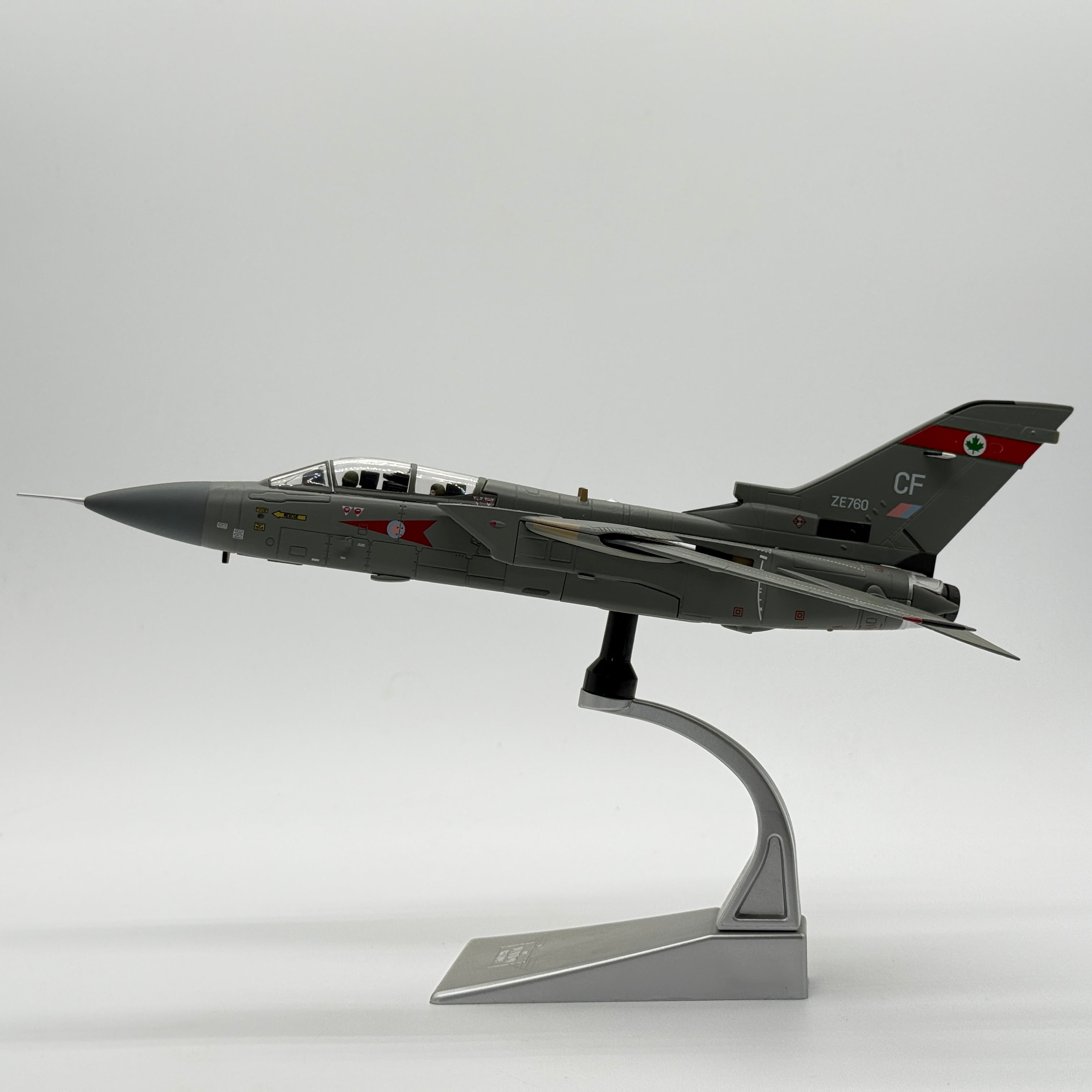 Corgi AA39803 1:72 Panavia Tornado F3 ADV ZE760 RAF No.5 Sqn RAF Coningsby 1991