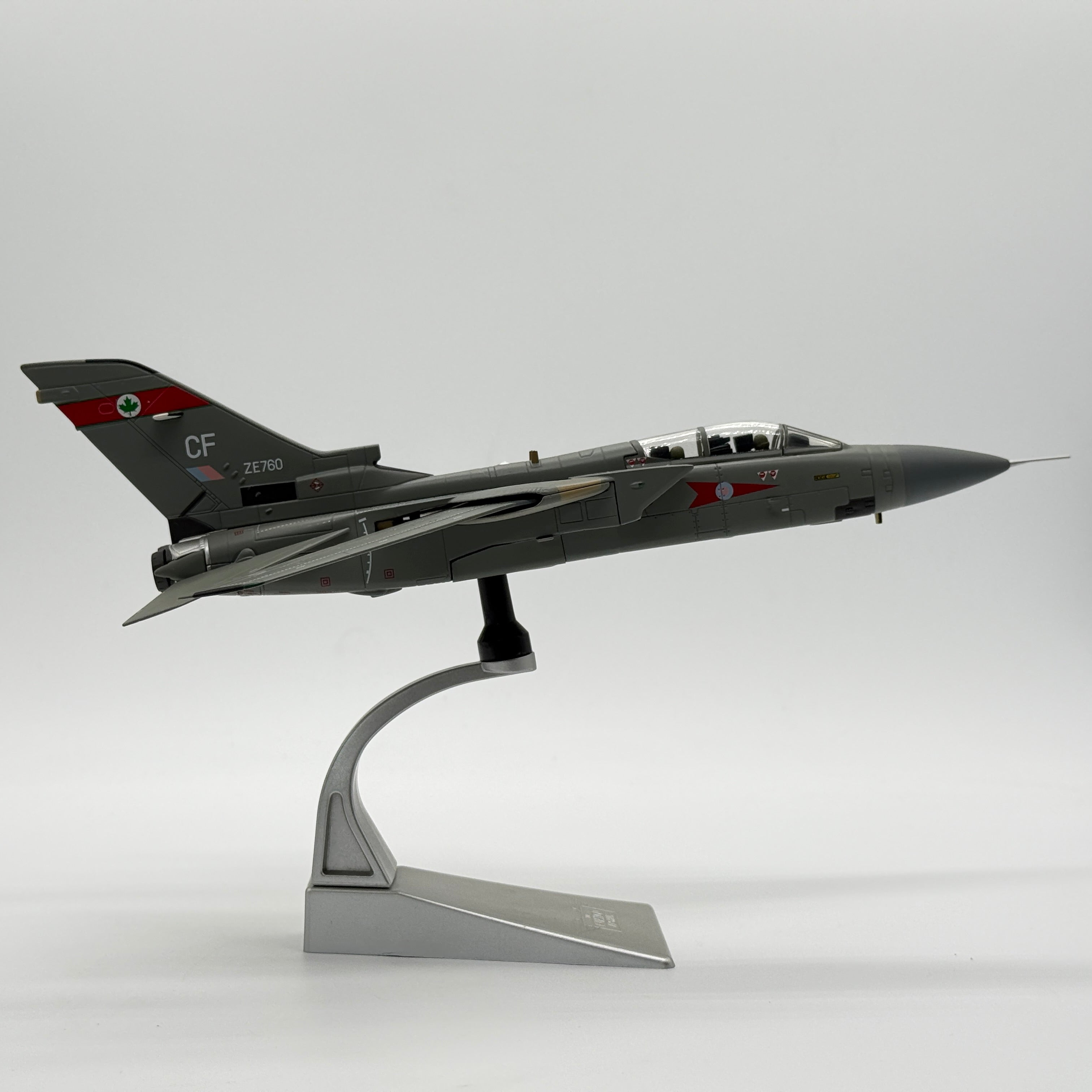 Corgi AA39803 1:72 Panavia Tornado F3 ADV ZE760 RAF No.5 Sqn RAF Coningsby 1991