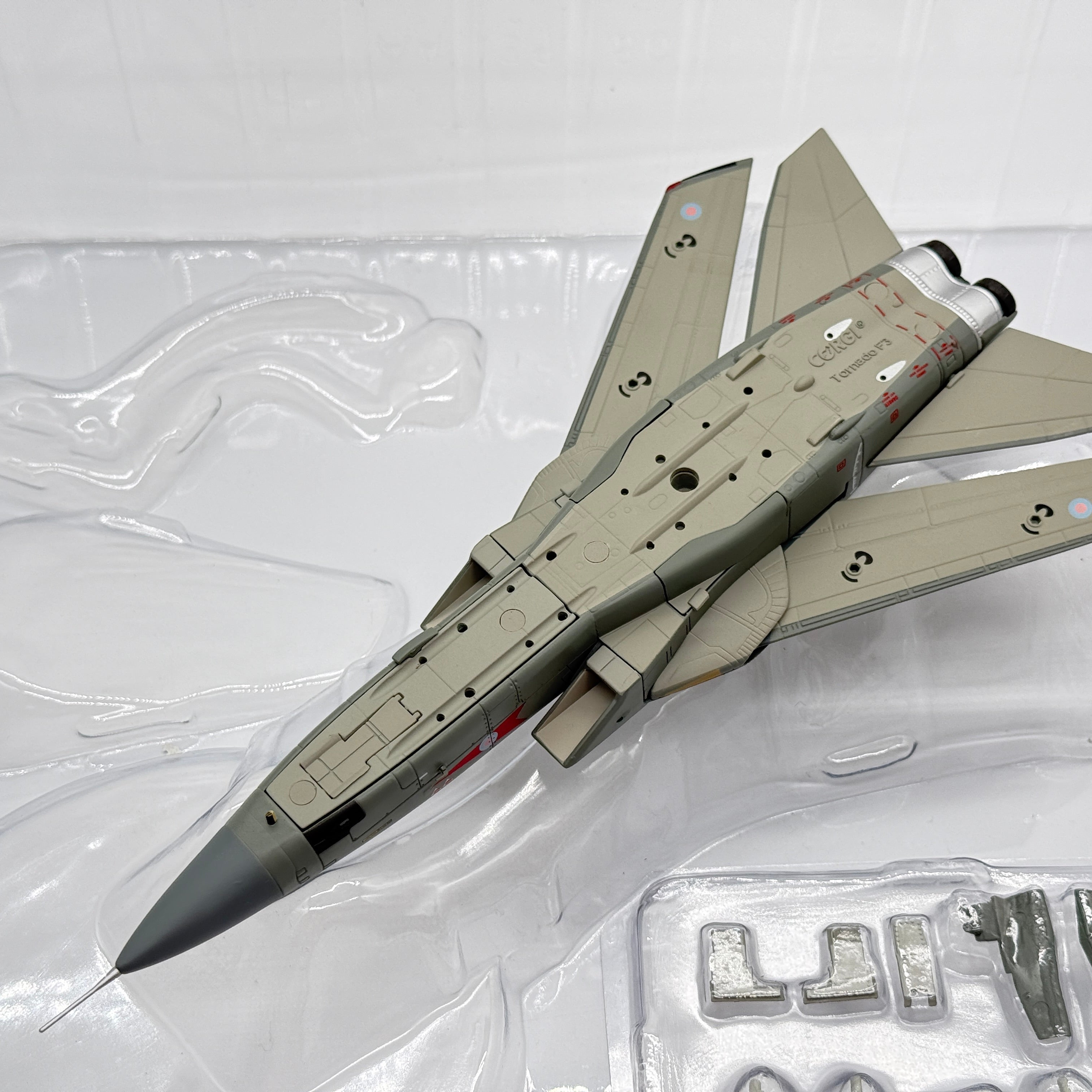 Corgi AA39803 1:72 Panavia Tornado F3 ADV ZE760 RAF No.5 Sqn RAF Coningsby 1991