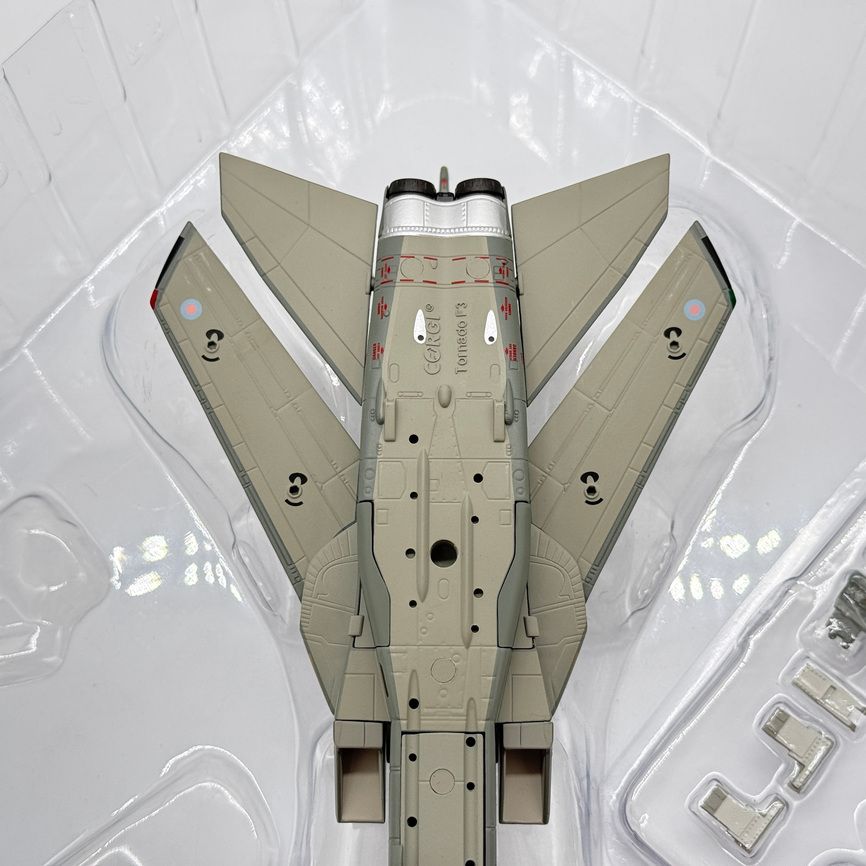 Corgi AA39803 1:72 Panavia Tornado F3 ADV ZE760 RAF No.5 Sqn RAF Coningsby 1991