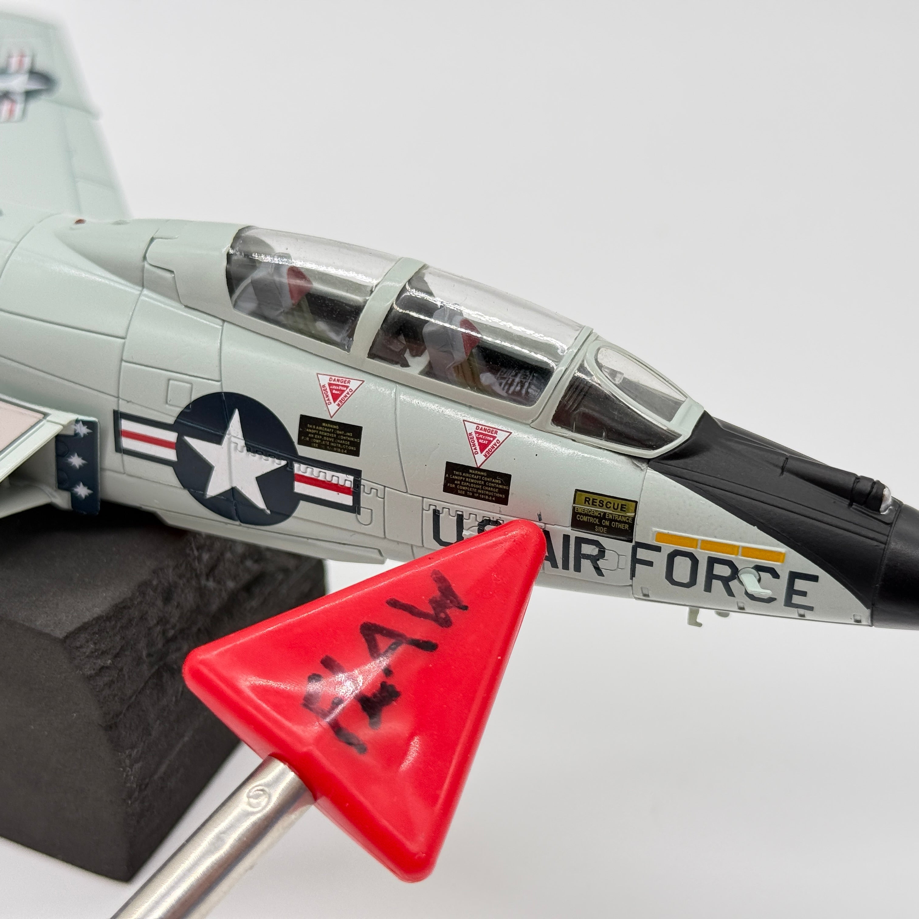 Hobby Master HA3706 1:72 McDonnell F-101B Voodoo USAF 148th FG Minnesota ANG 58-0275 Duluth 1970s