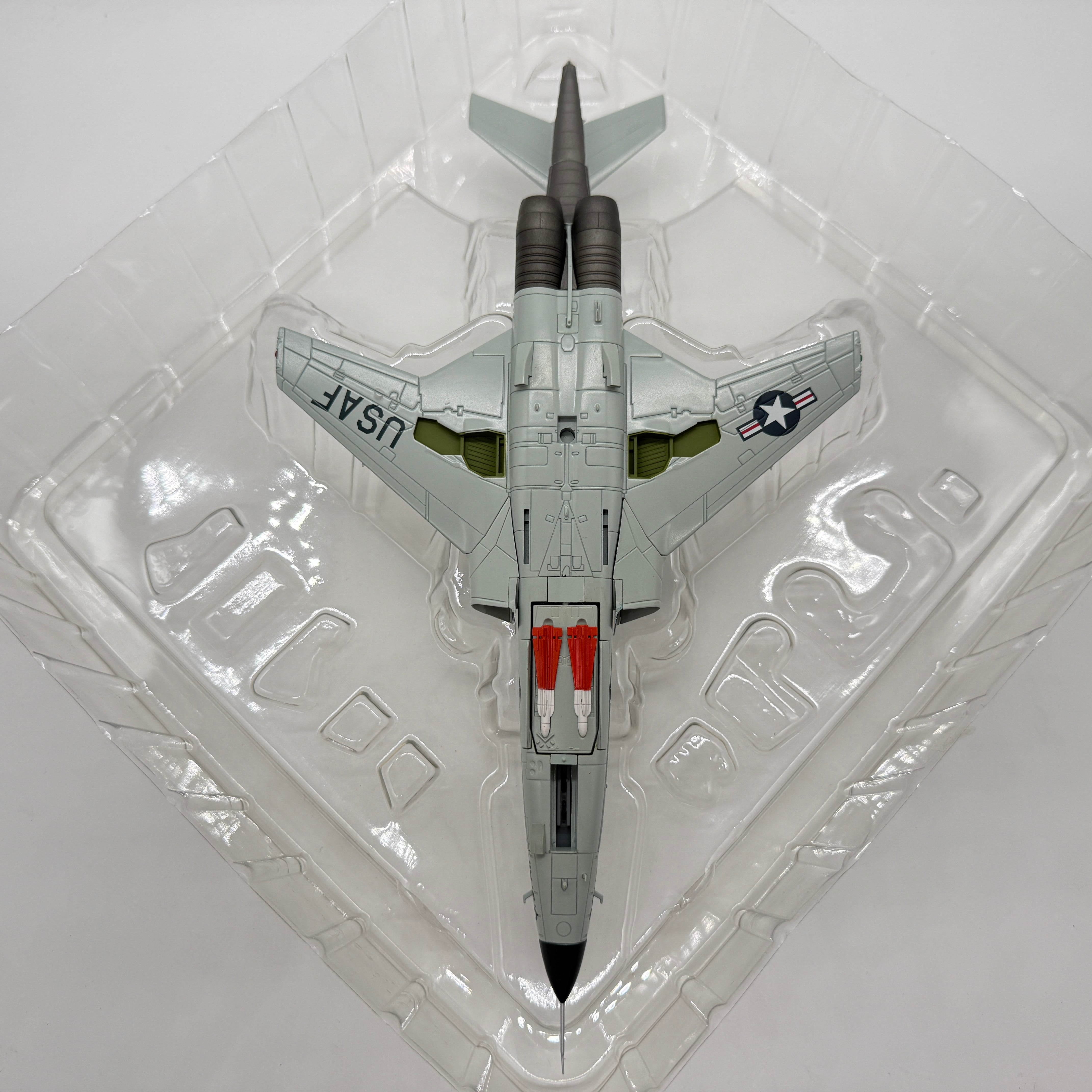 Hobby Master HA3706 1:72 McDonnell F-101B Voodoo USAF 148th FG Minnesota ANG 58-0275 Duluth 1970s