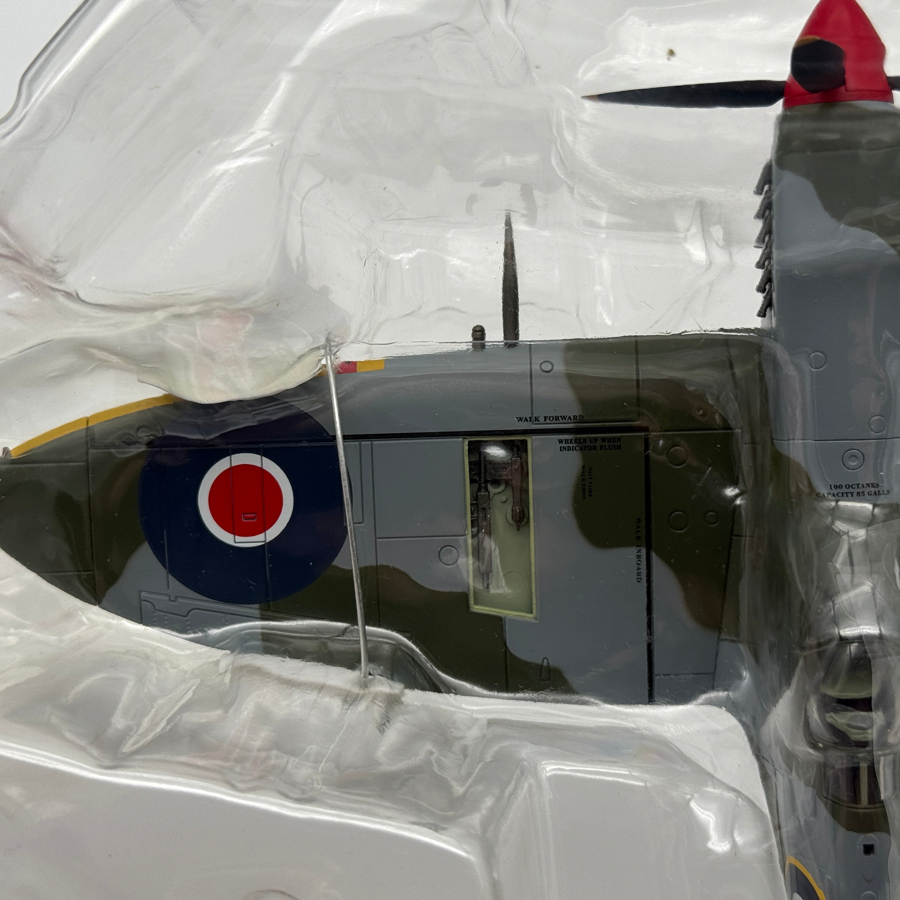 Hobby Master HA8323 1:48 Supermarine Spitfire LF Mk IX MH884 W. Duncan-Smith No.324 Wing RAF Ravenna Italy 1944
