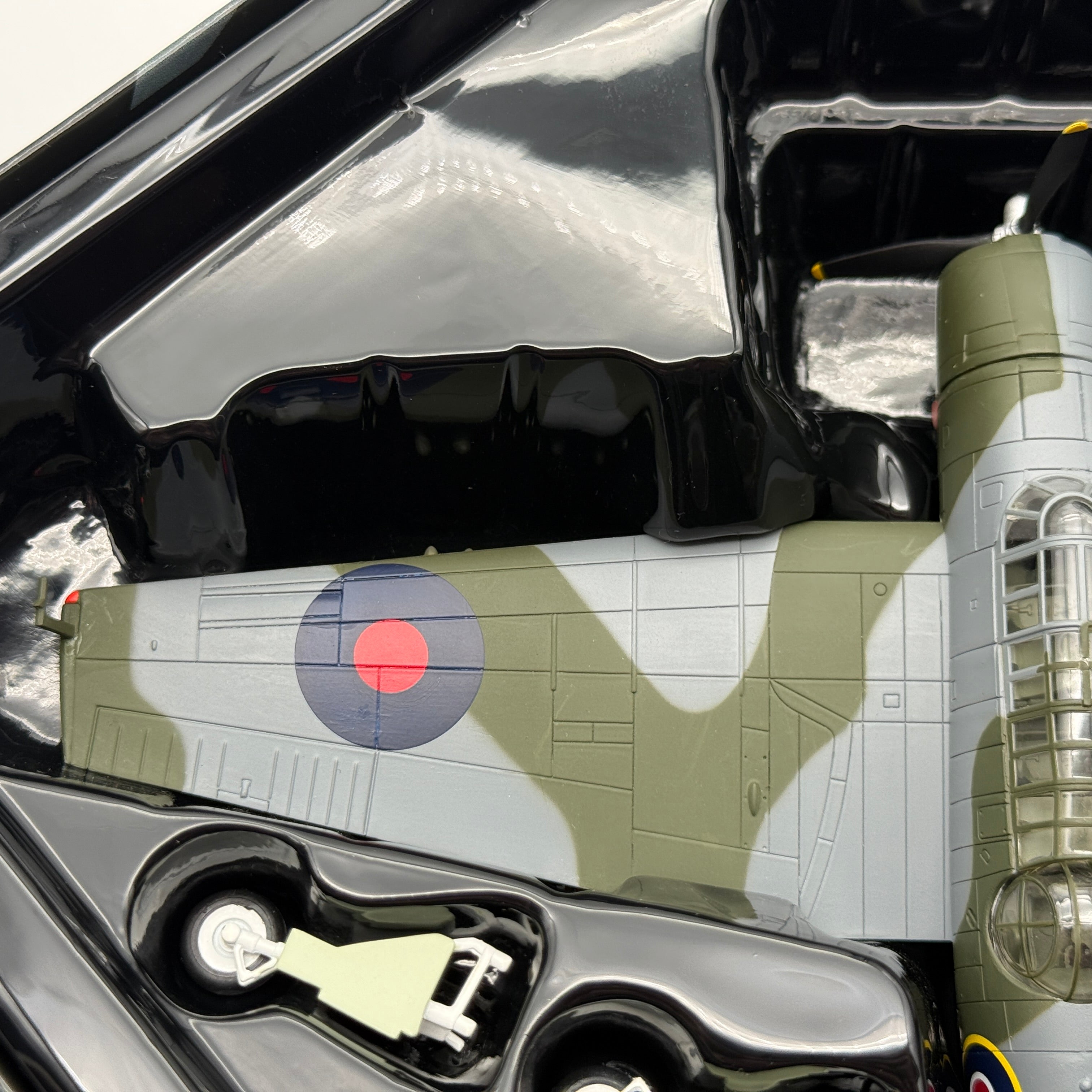 Corgi PR99415 1:72 Grumman Avenger Mk I JZ159 2F 852 NAS FAA HMS Nabob 1944