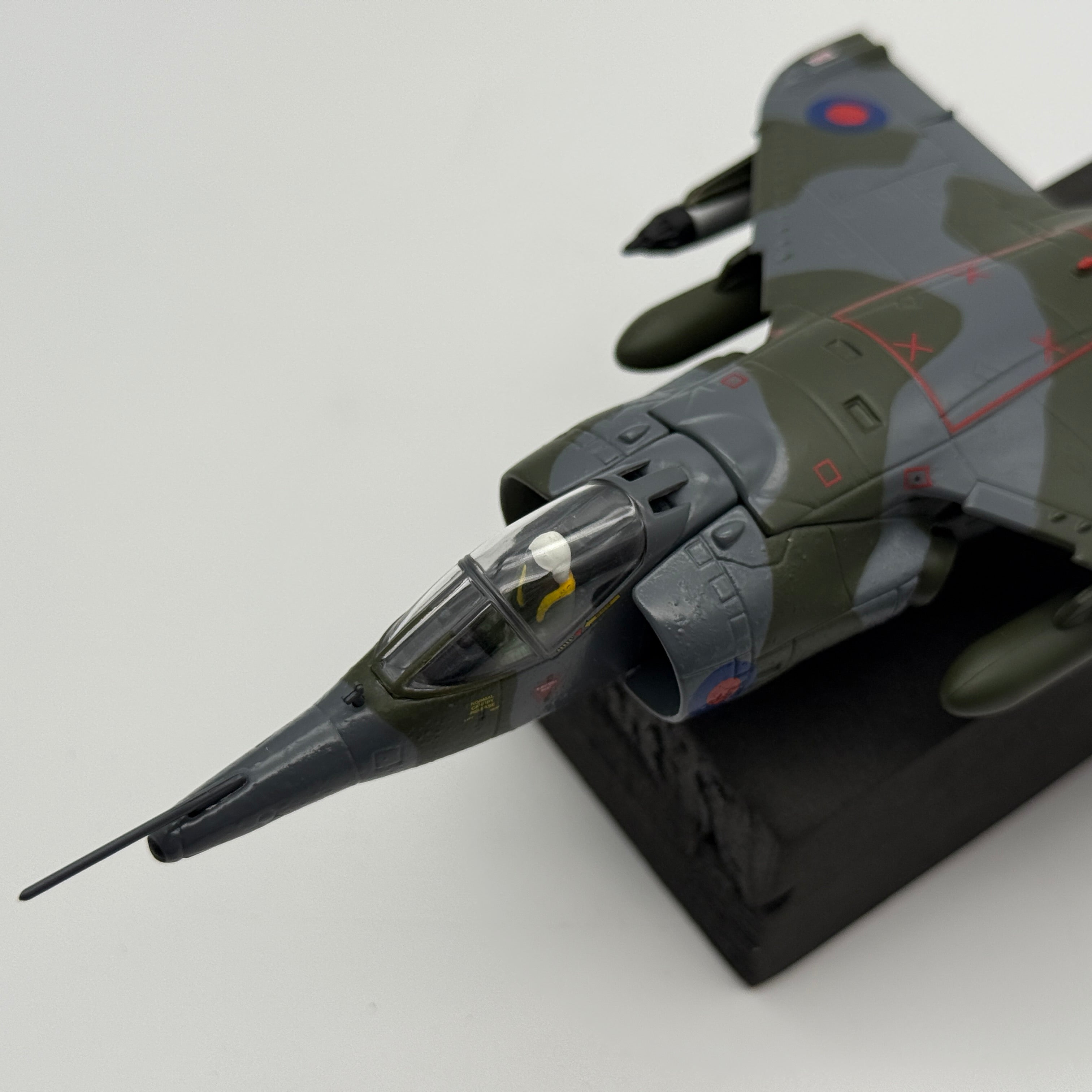 Corgi AA32401 1:72 BAe Harrier GR.3 XZ997 32 RAF No.1(F) Squadron Falklands 1982