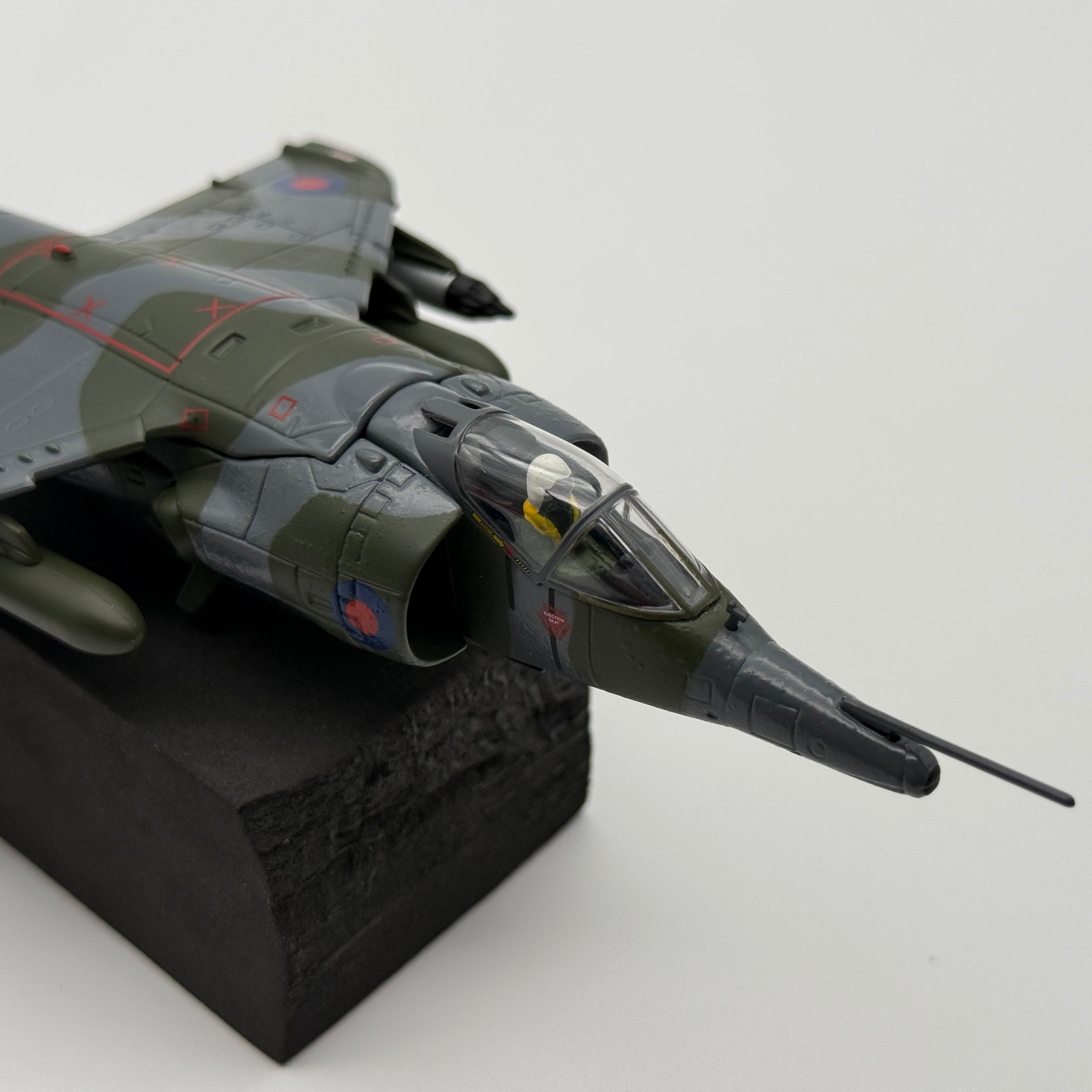 Corgi AA32401 1:72 BAe Harrier GR.3 XZ997 32 RAF No.1(F) Squadron Falklands 1982