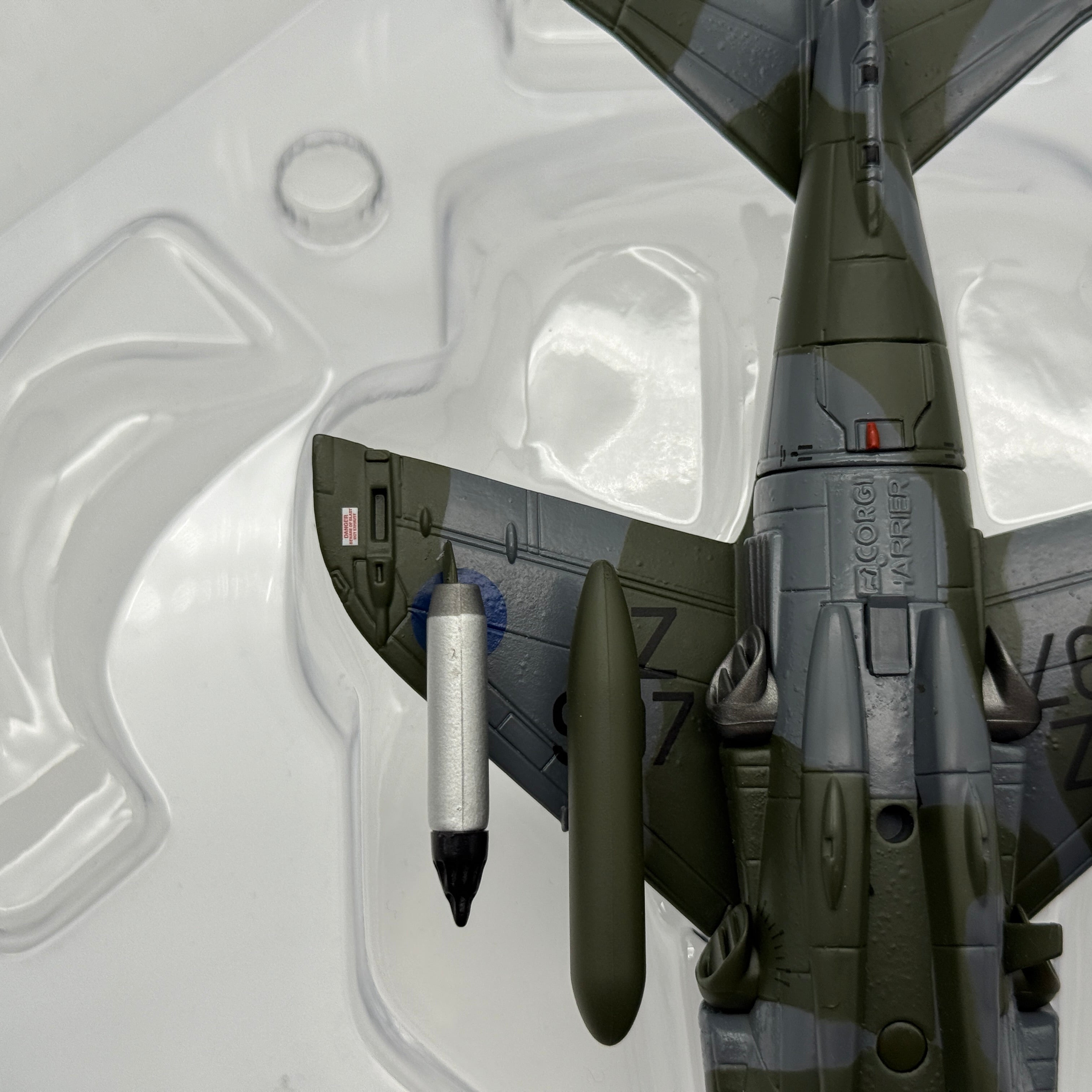 Corgi AA32401 1:72 BAe Harrier GR.3 XZ997 32 RAF No.1(F) Squadron Falklands 1982