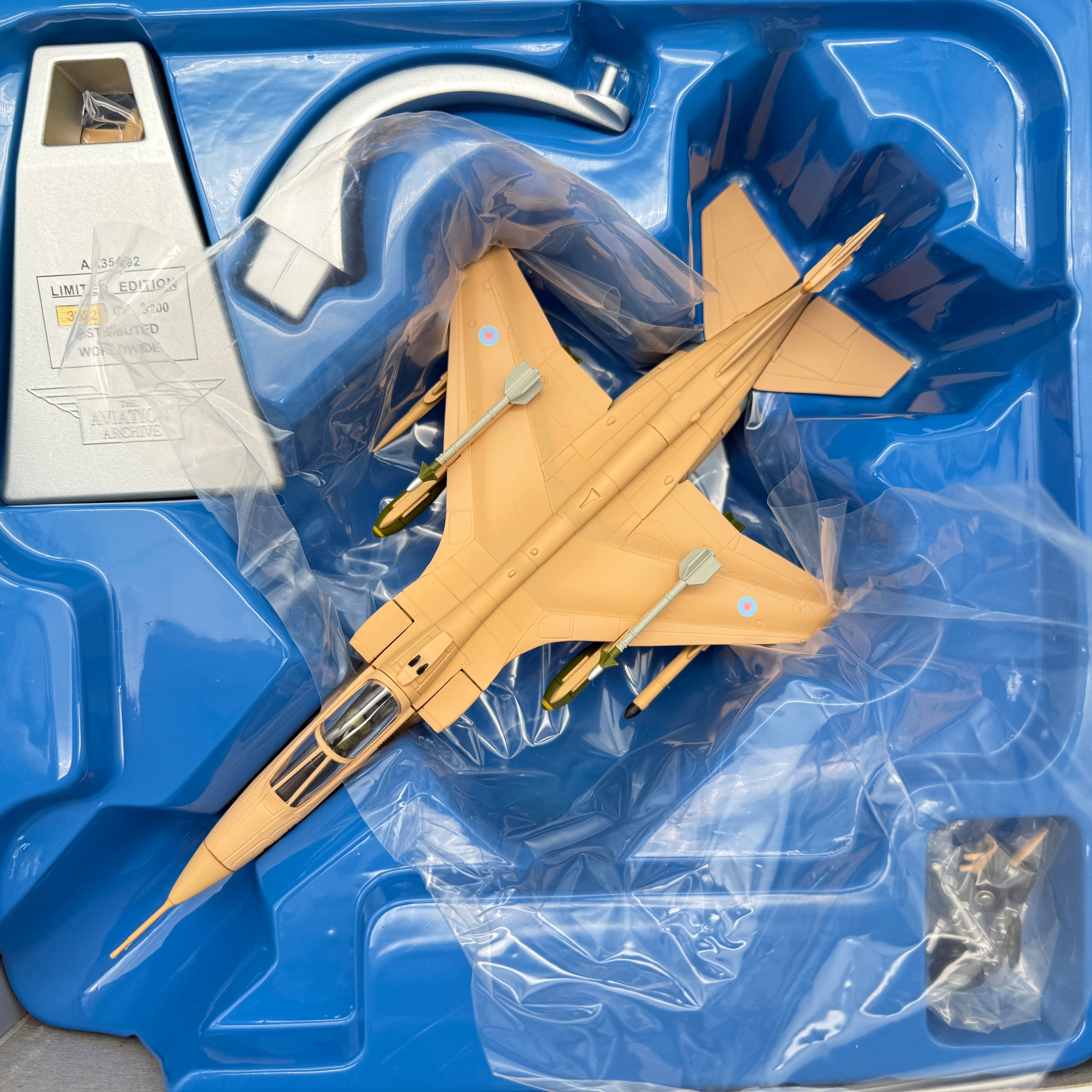 Corgi AA35402 1:72 SEPECAT Jaguar GR.Mk 1 XZ364 Sandman No.54 Sqn RAF Muharraq Operation Granby 1991