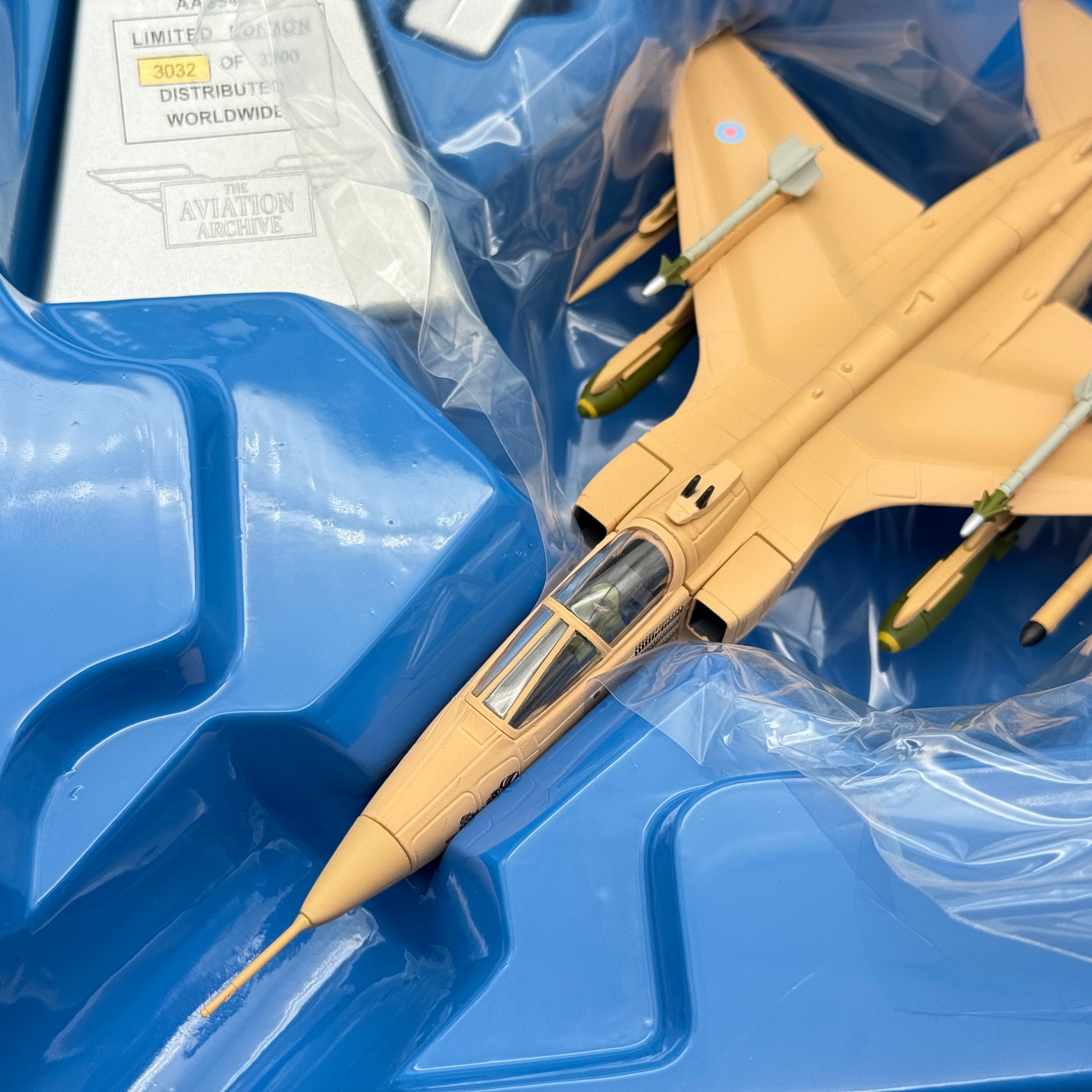 Corgi AA35402 1:72 SEPECAT Jaguar GR.Mk 1 XZ364 Sandman No.54 Sqn RAF Muharraq Operation Granby 1991