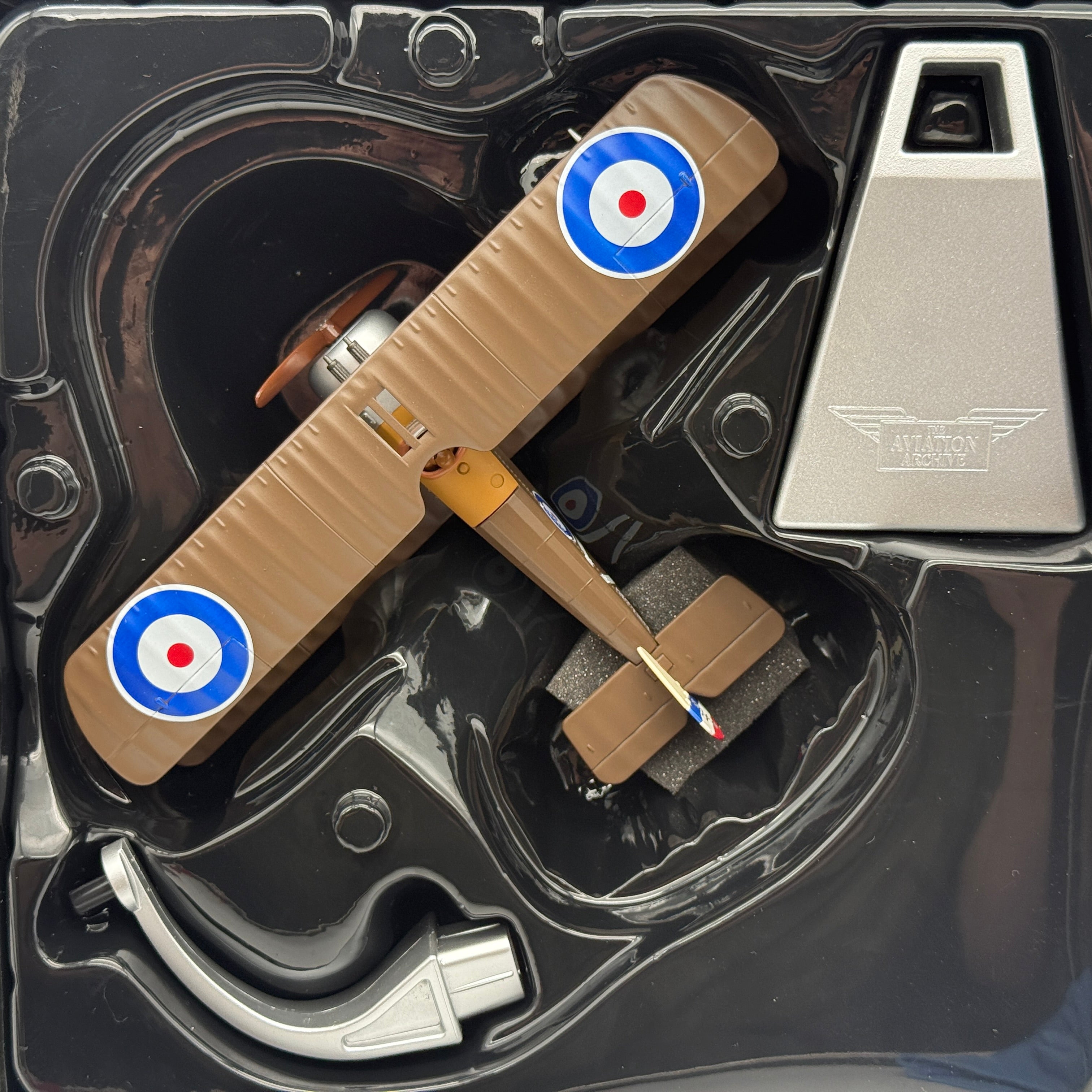 Corgi AA38101 1:48 Sopwith Camel F.1 D9402 Henry Botterell RAF No.208 Sqn France 1918