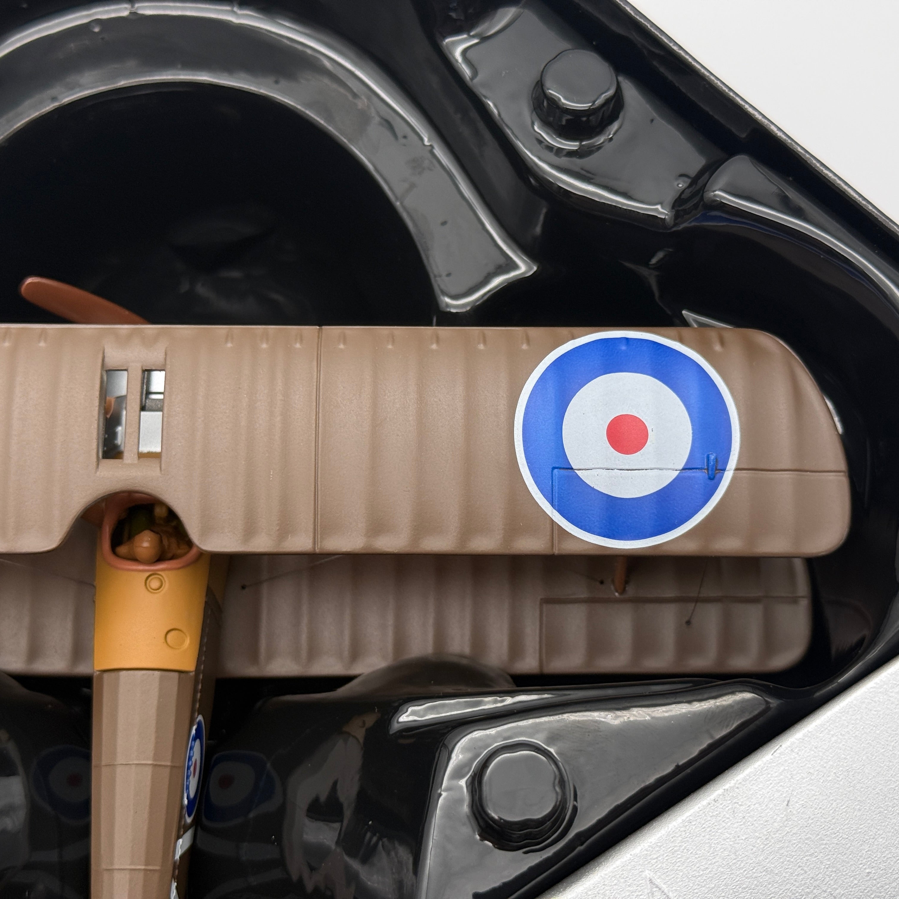Corgi AA38101 1:48 Sopwith Camel F.1 D9402 Henry Botterell RAF No.208 Sqn France 1918