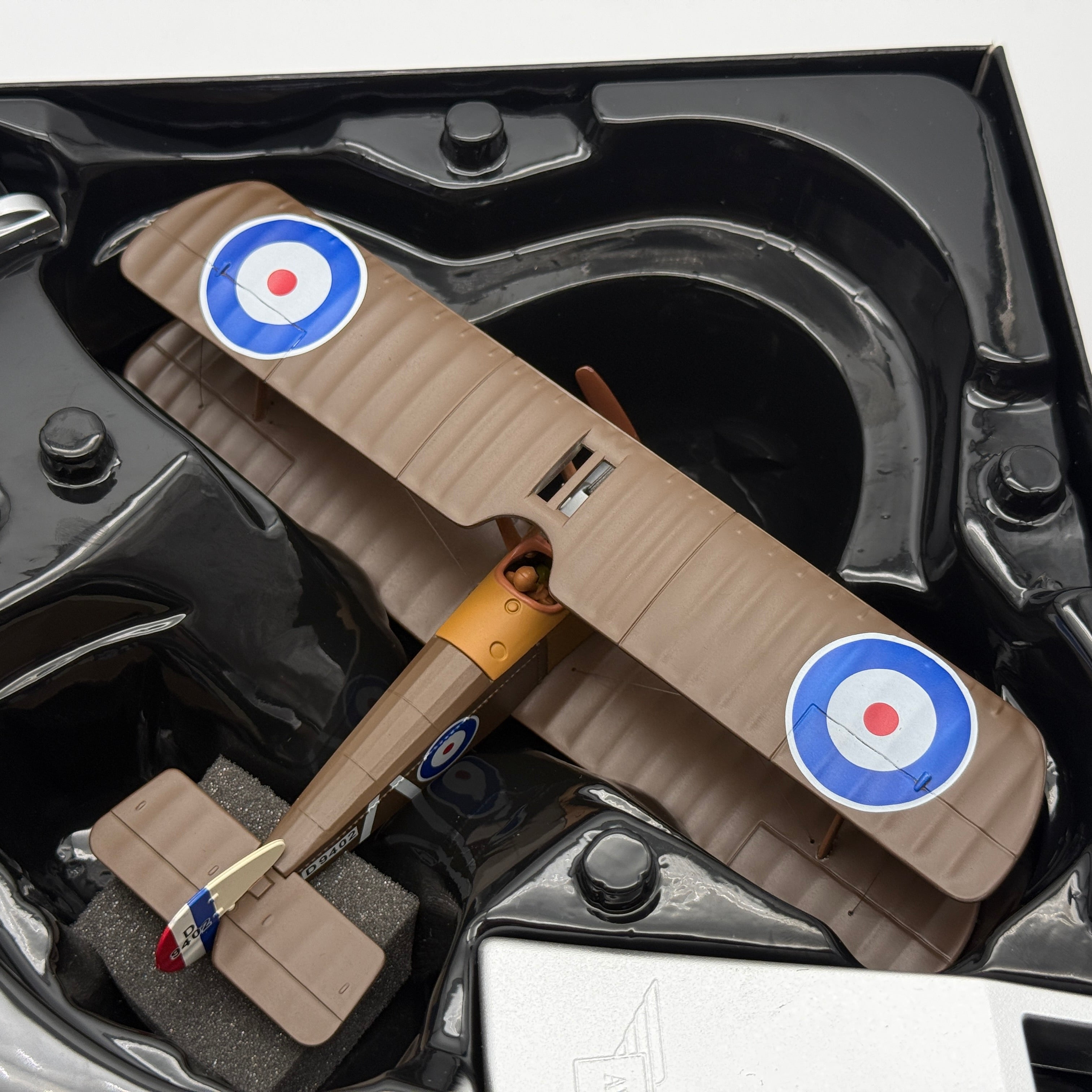 Corgi AA38101 1:48 Sopwith Camel F.1 D9402 Henry Botterell RAF No.208 Sqn France 1918