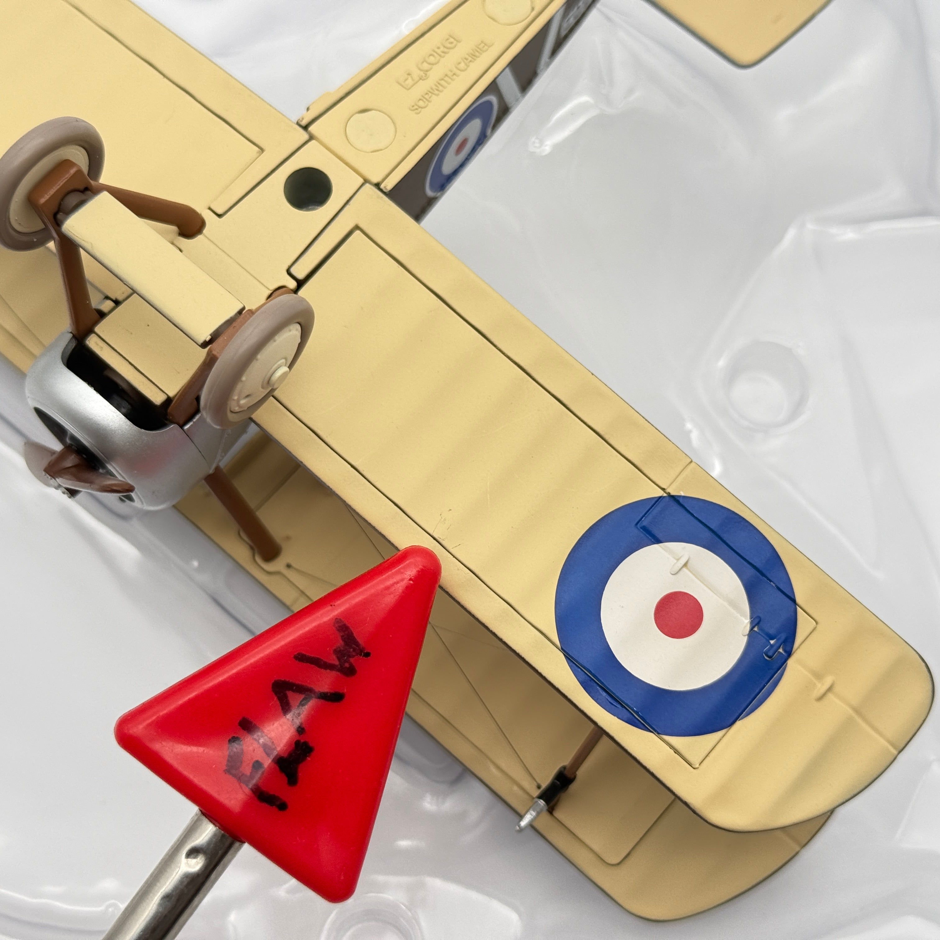 Corgi AA38101 1:48 Sopwith Camel F.1 D9402 Henry Botterell RAF No.208 Sqn France 1918